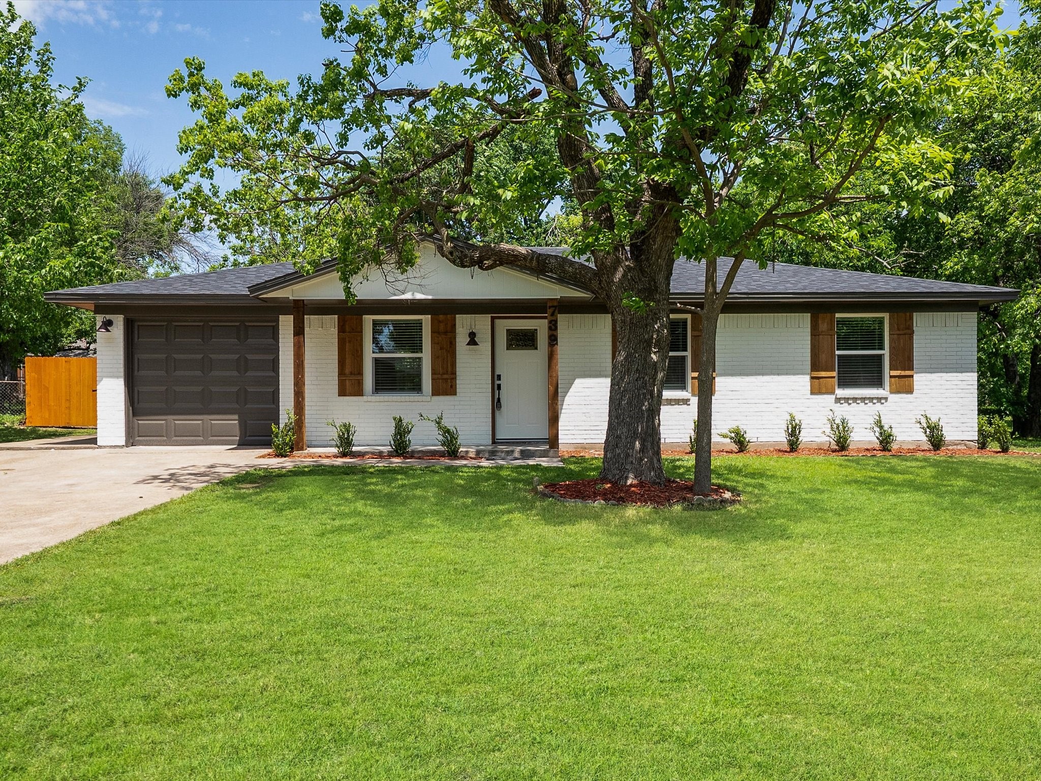739 Lakeside Drive