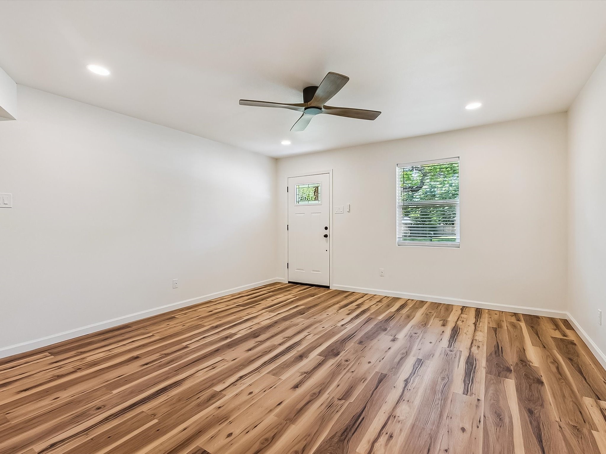 739 Lakeside Drive