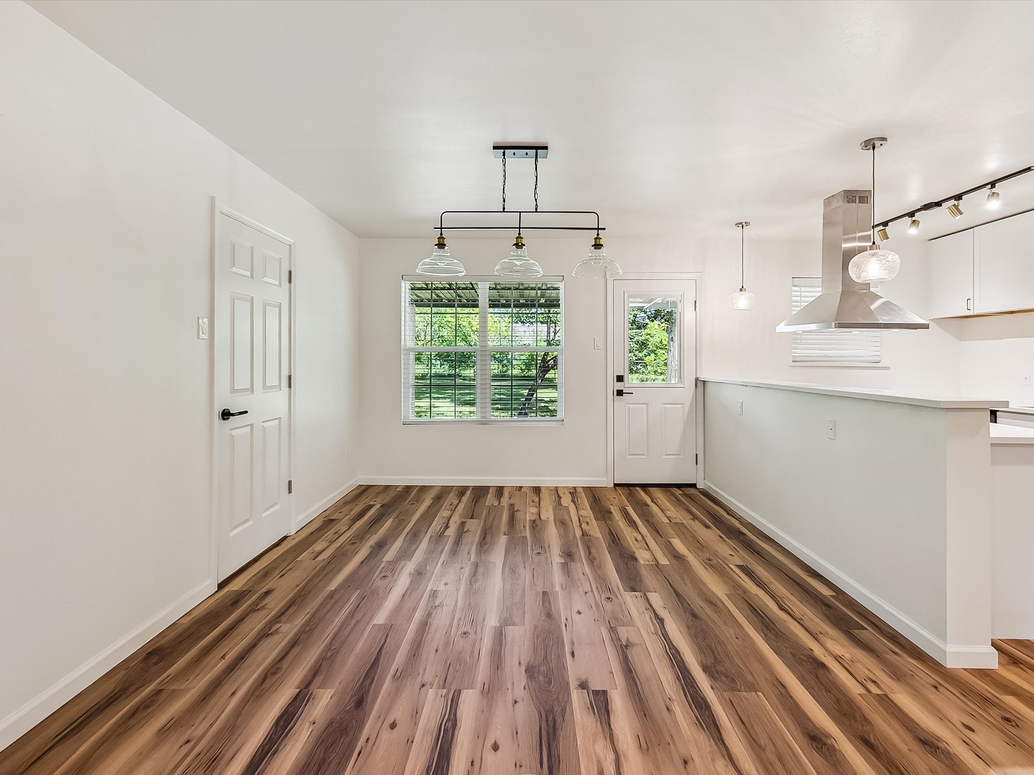 739 Lakeside Drive