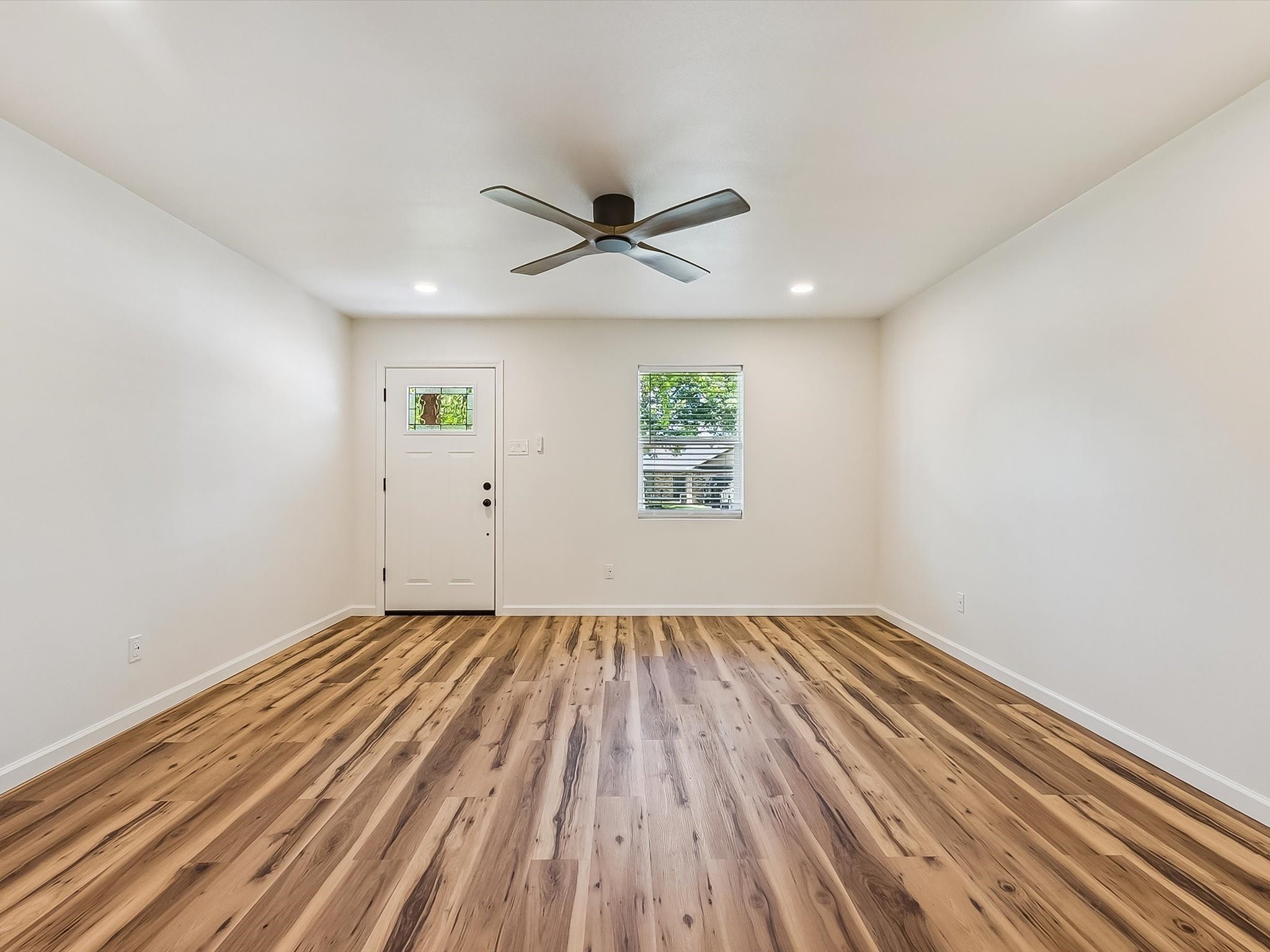 739 Lakeside Drive