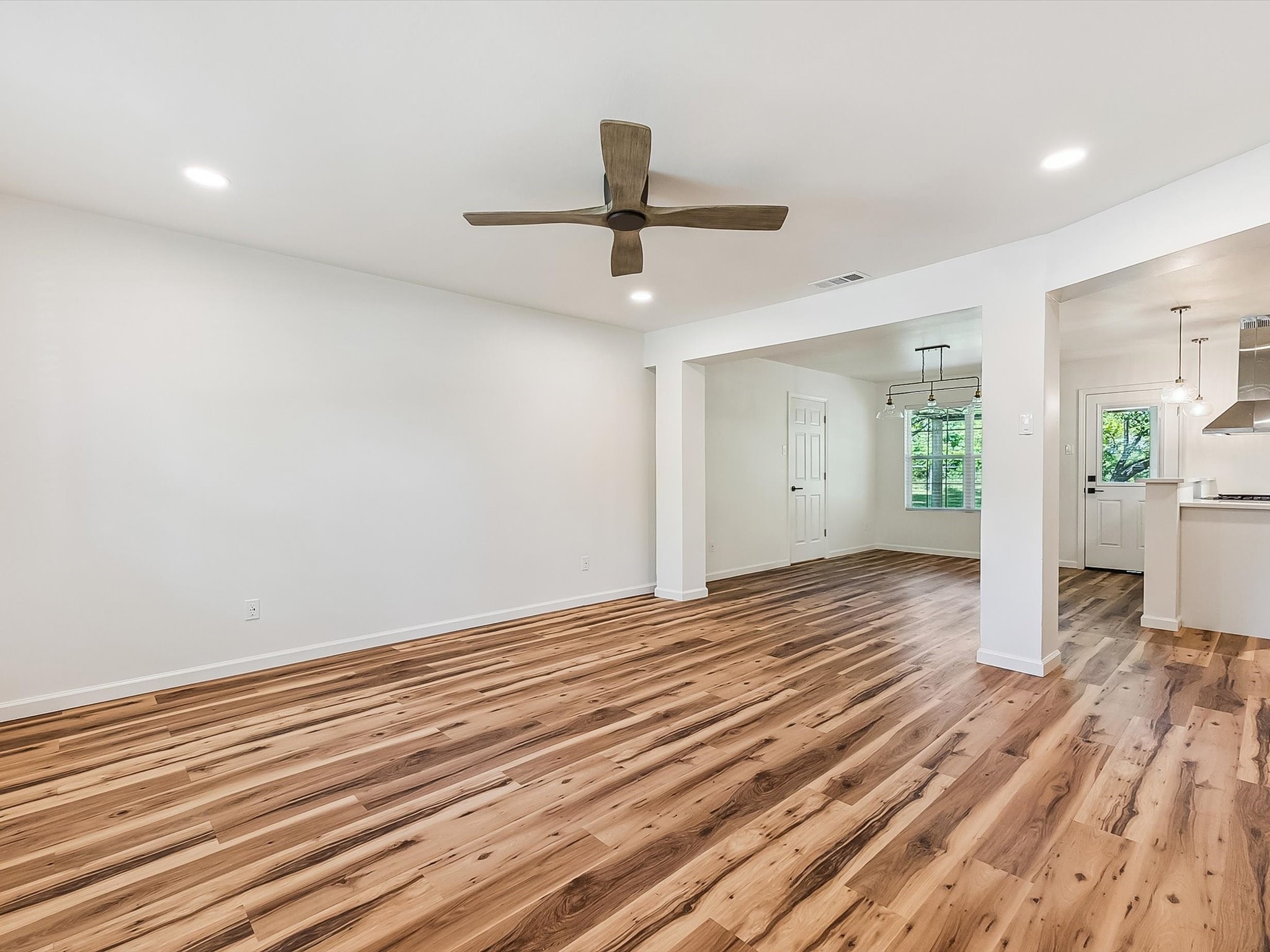 739 Lakeside Drive