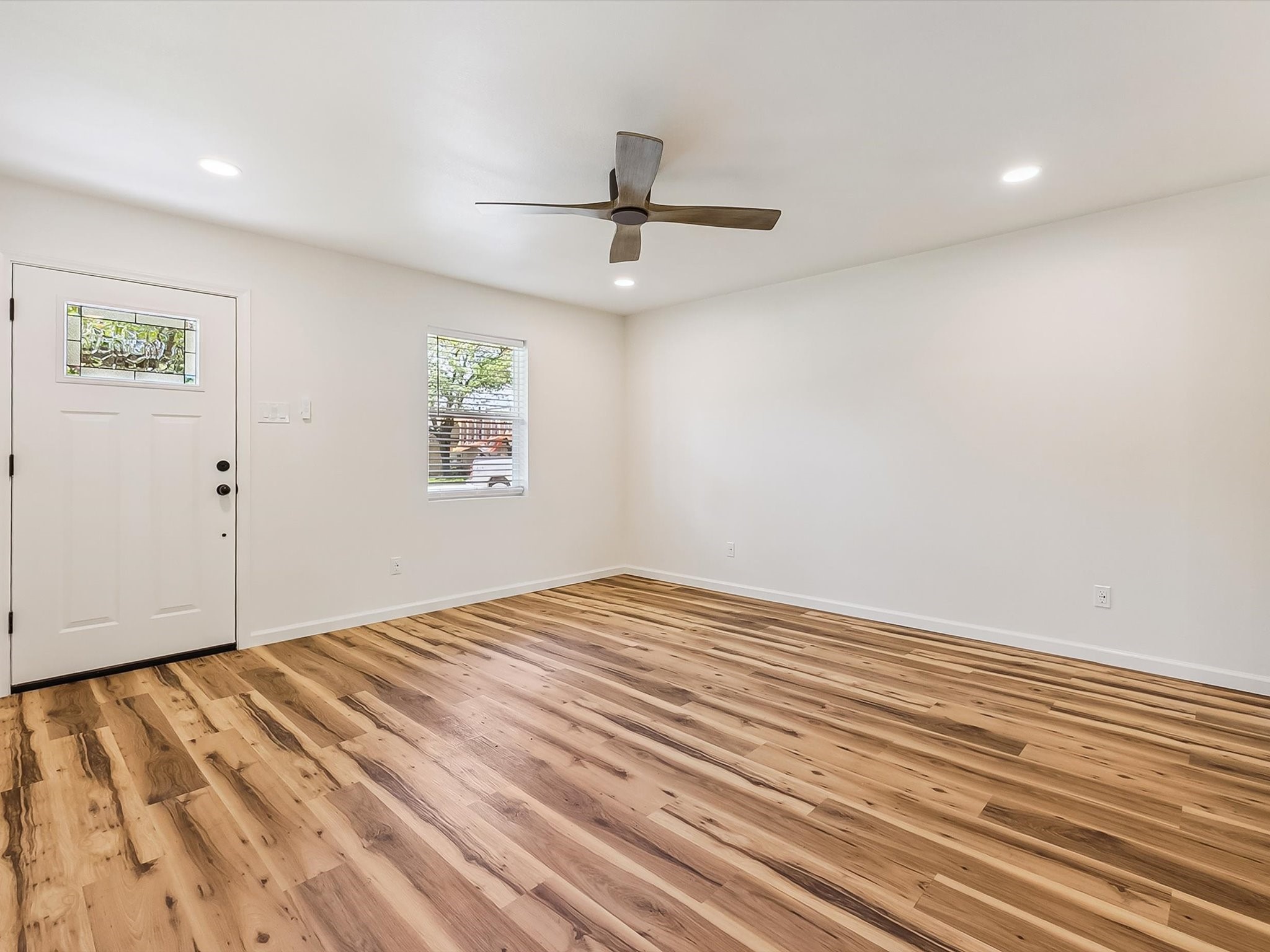 739 Lakeside Drive
