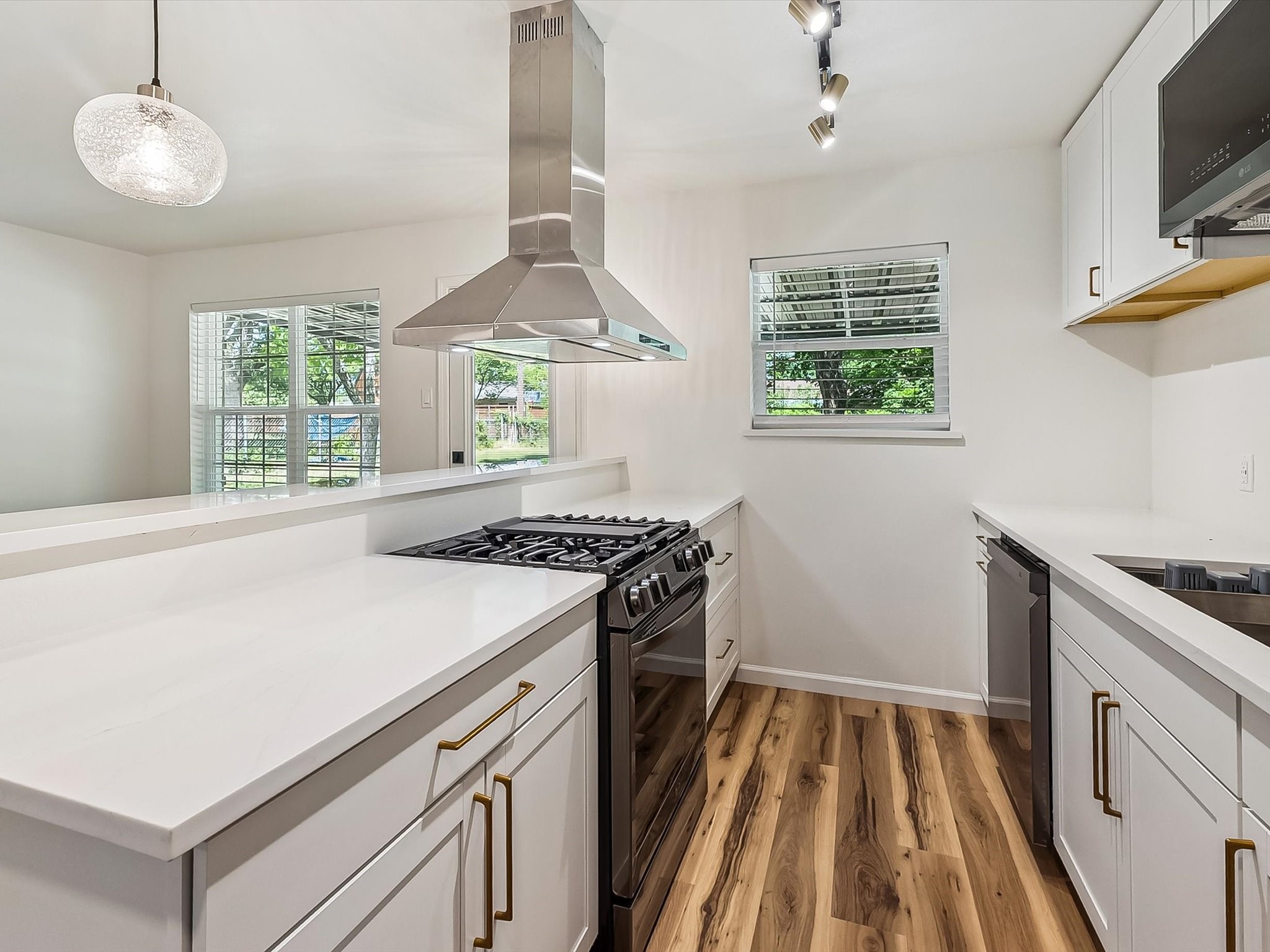 739 Lakeside Drive