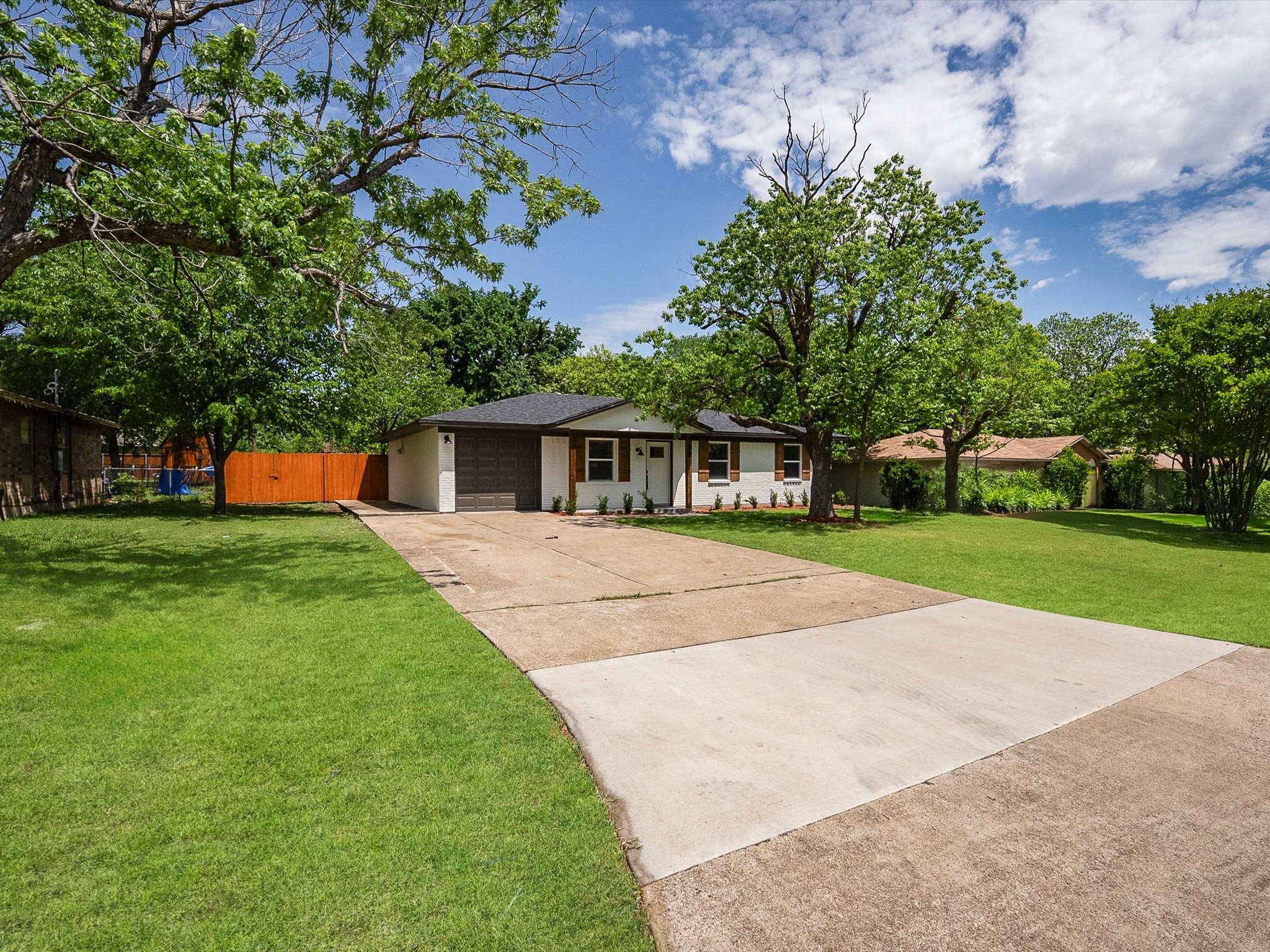 739 Lakeside Drive