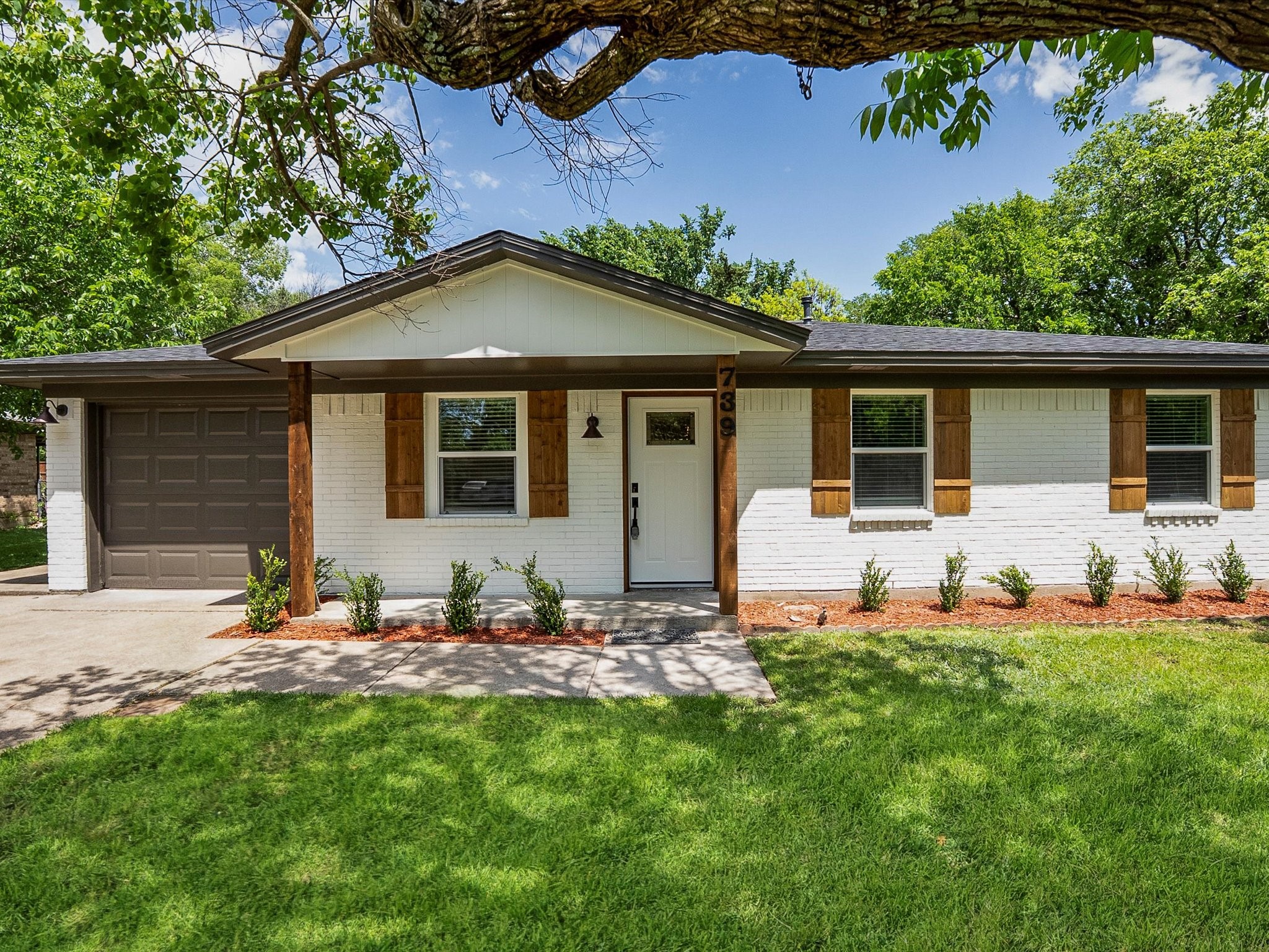 739 Lakeside Drive