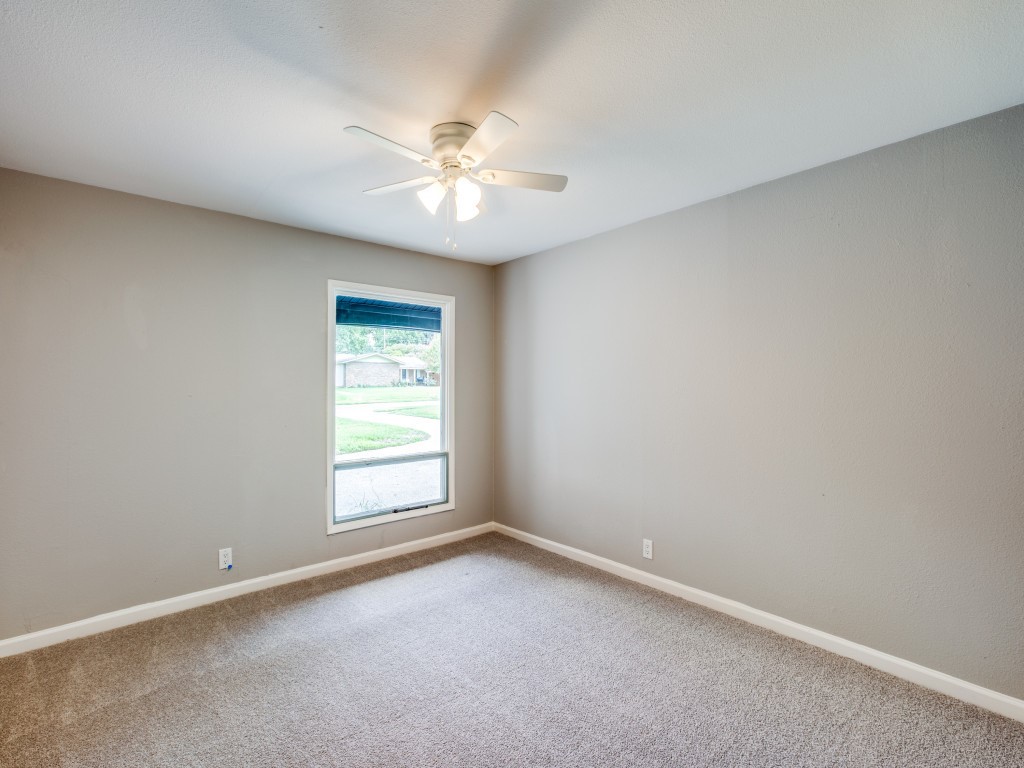 923 Warfield Way
