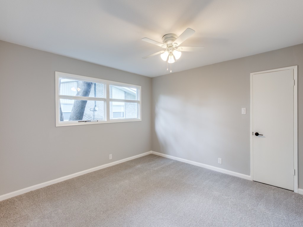 923 Warfield Way