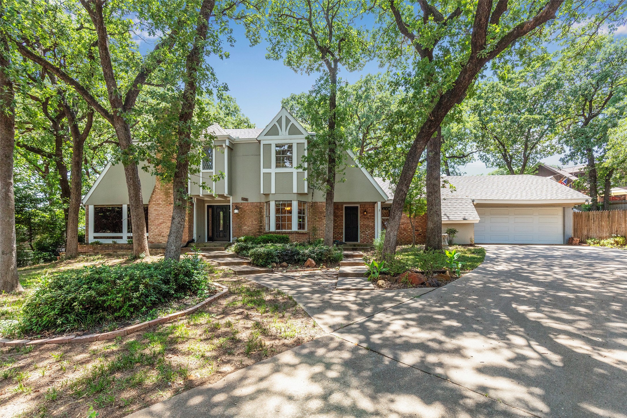 2512 Oak Manor