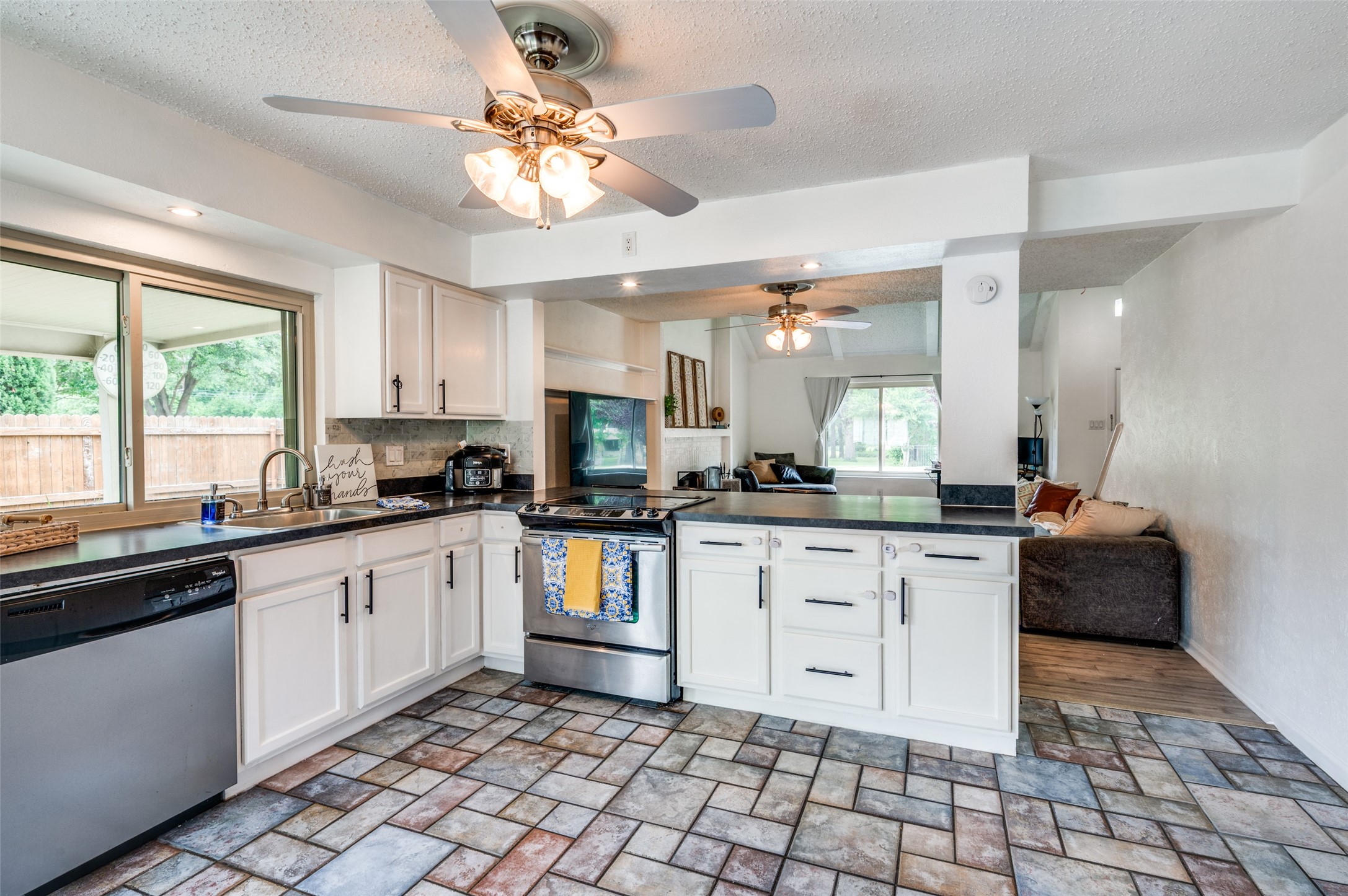313 W Ash Lane