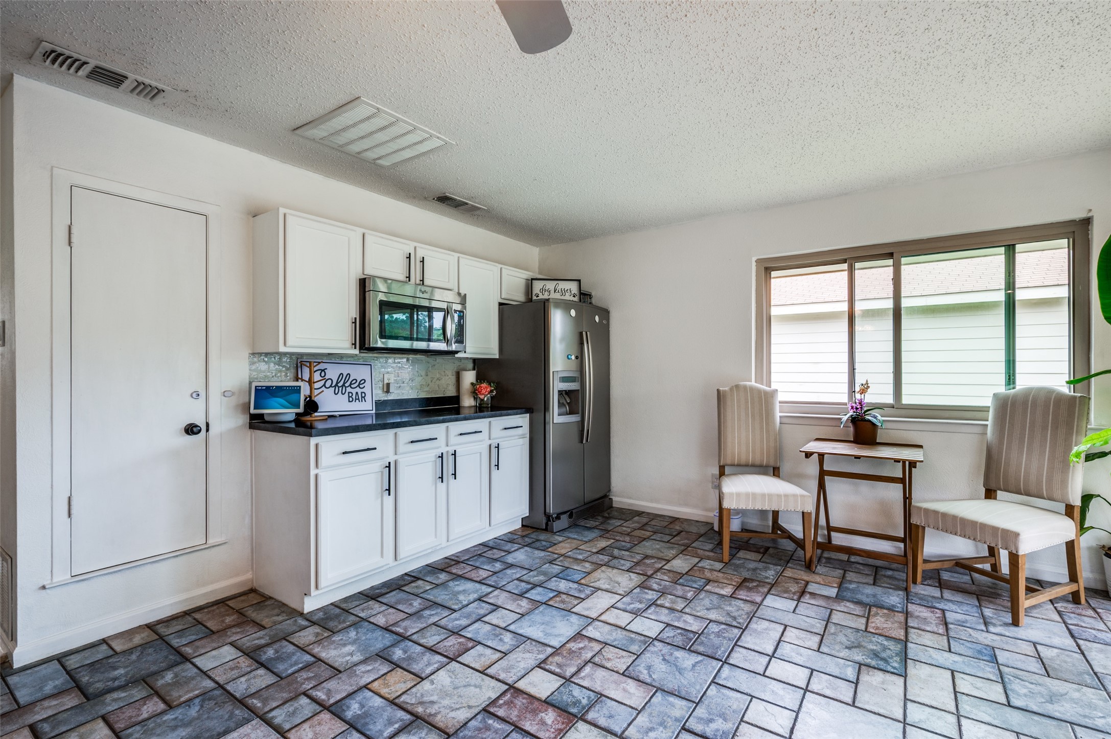 313 W Ash Lane