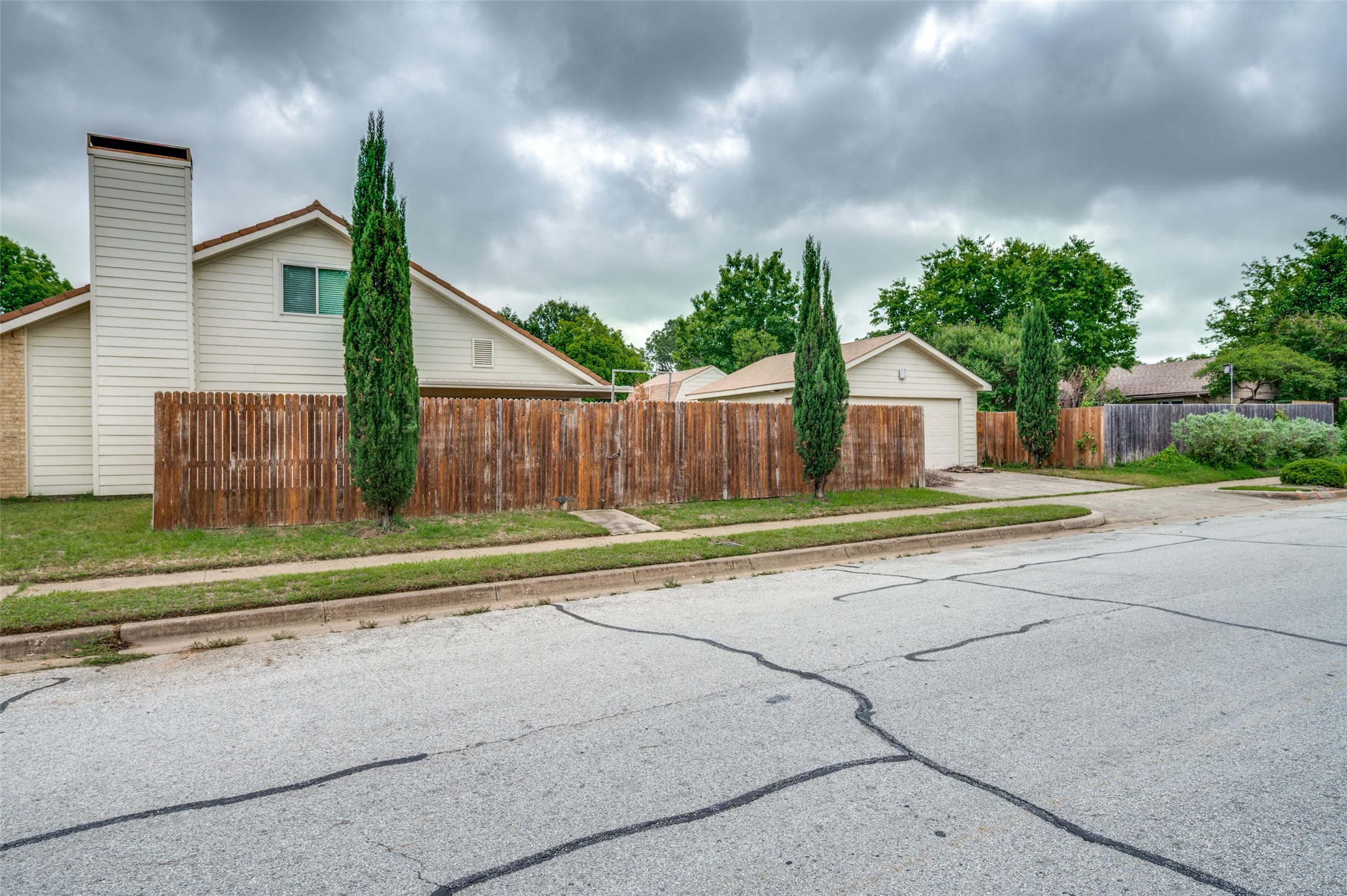 313 W Ash Lane