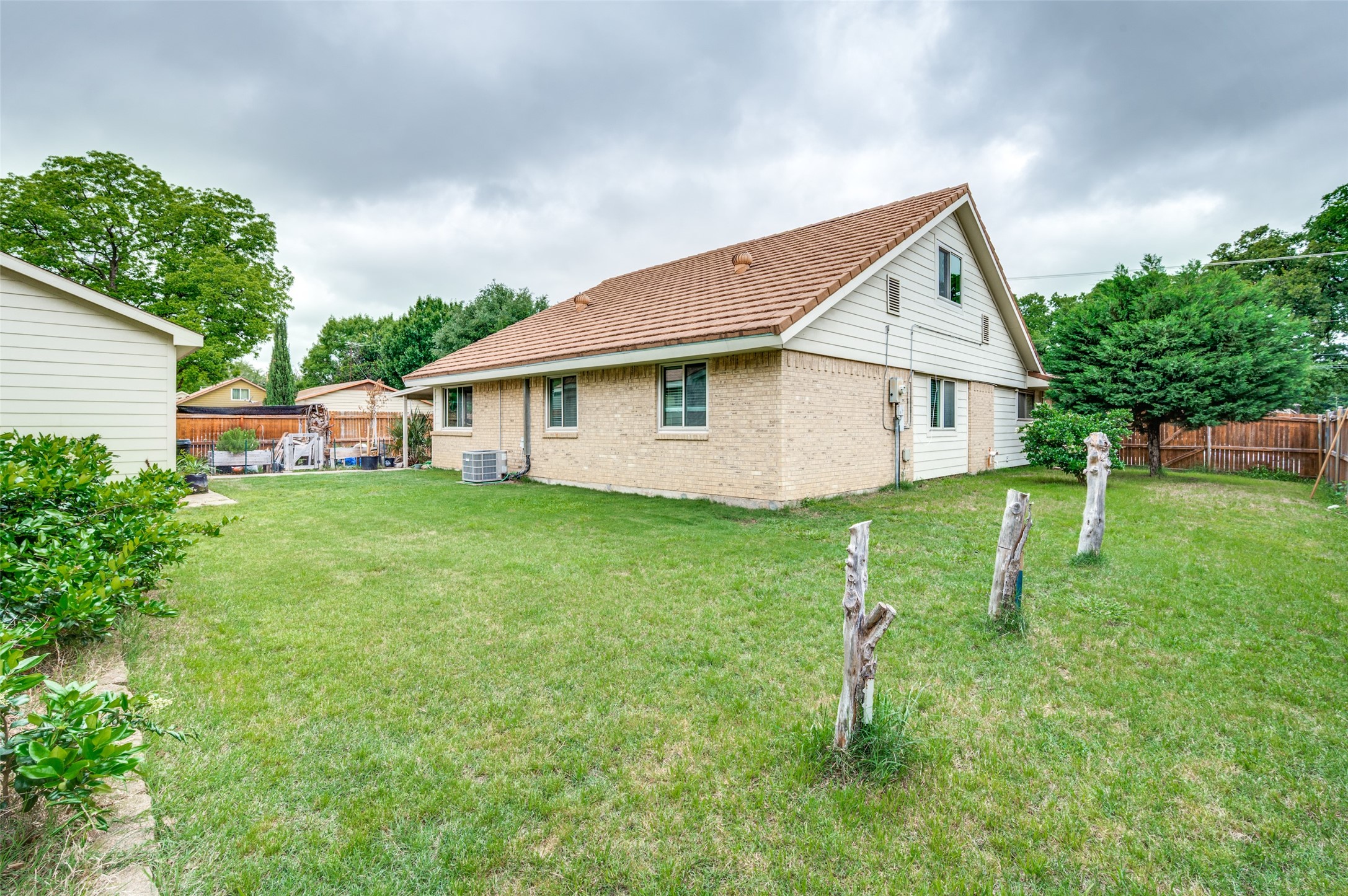 313 W Ash Lane