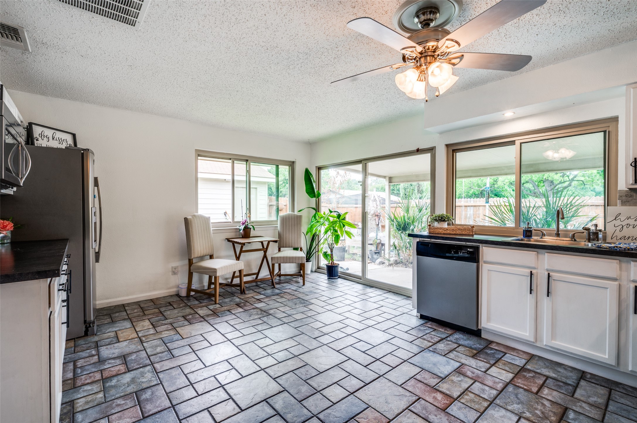 313 W Ash Lane