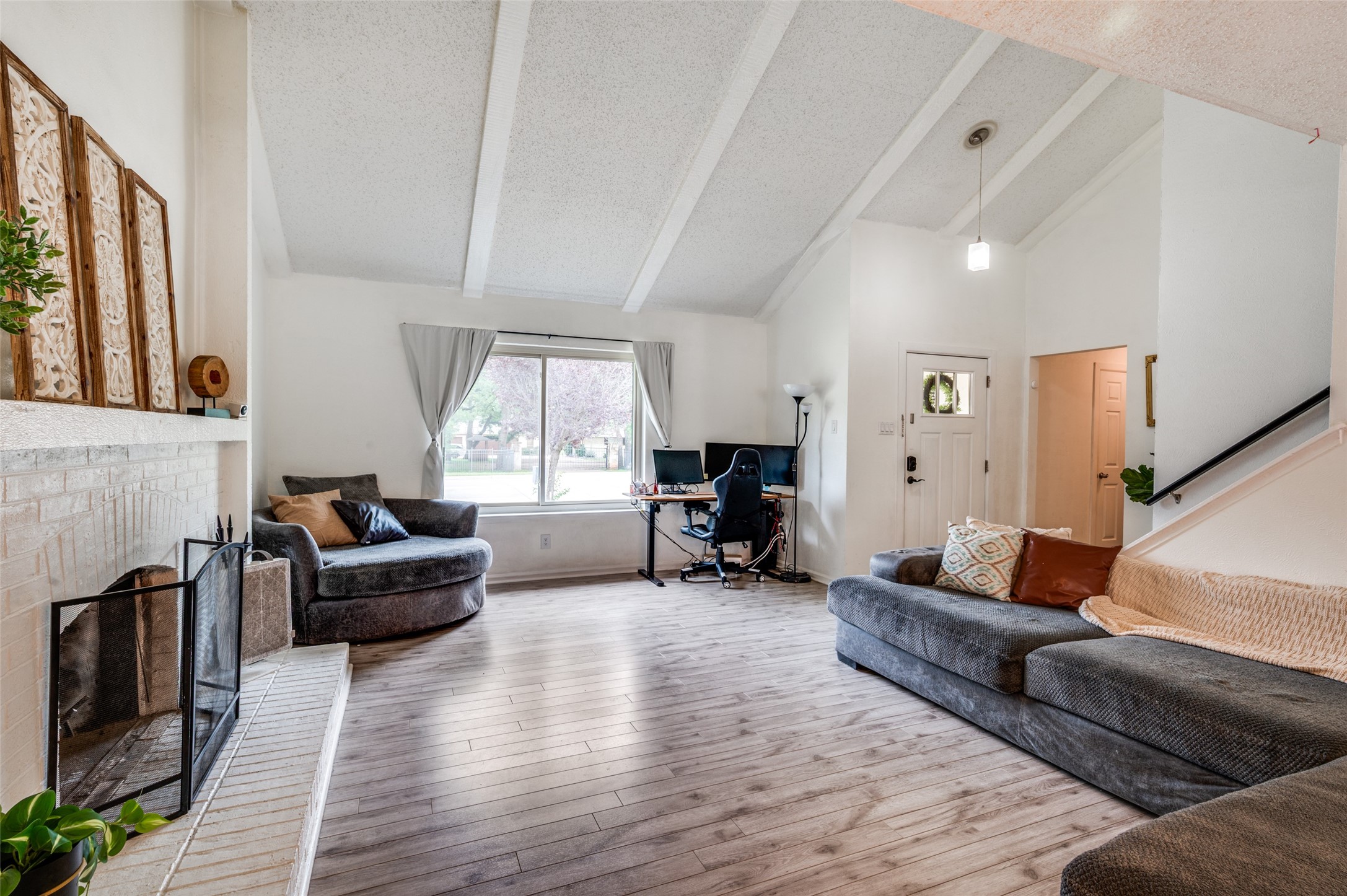 313 W Ash Lane