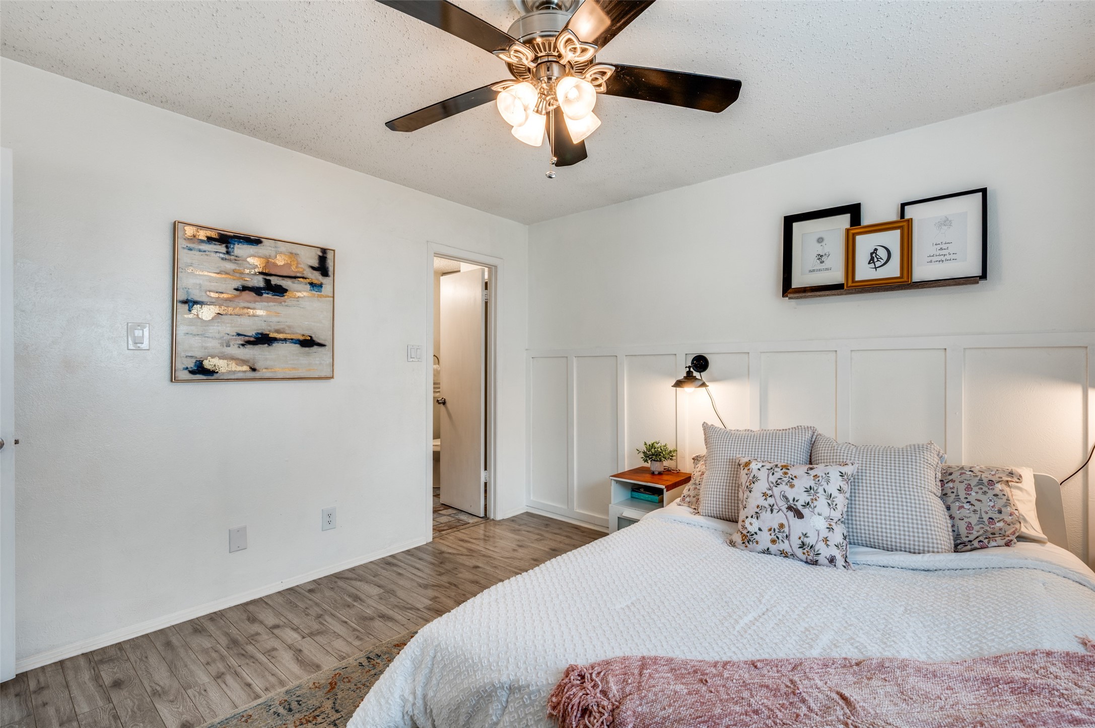 313 W Ash Lane