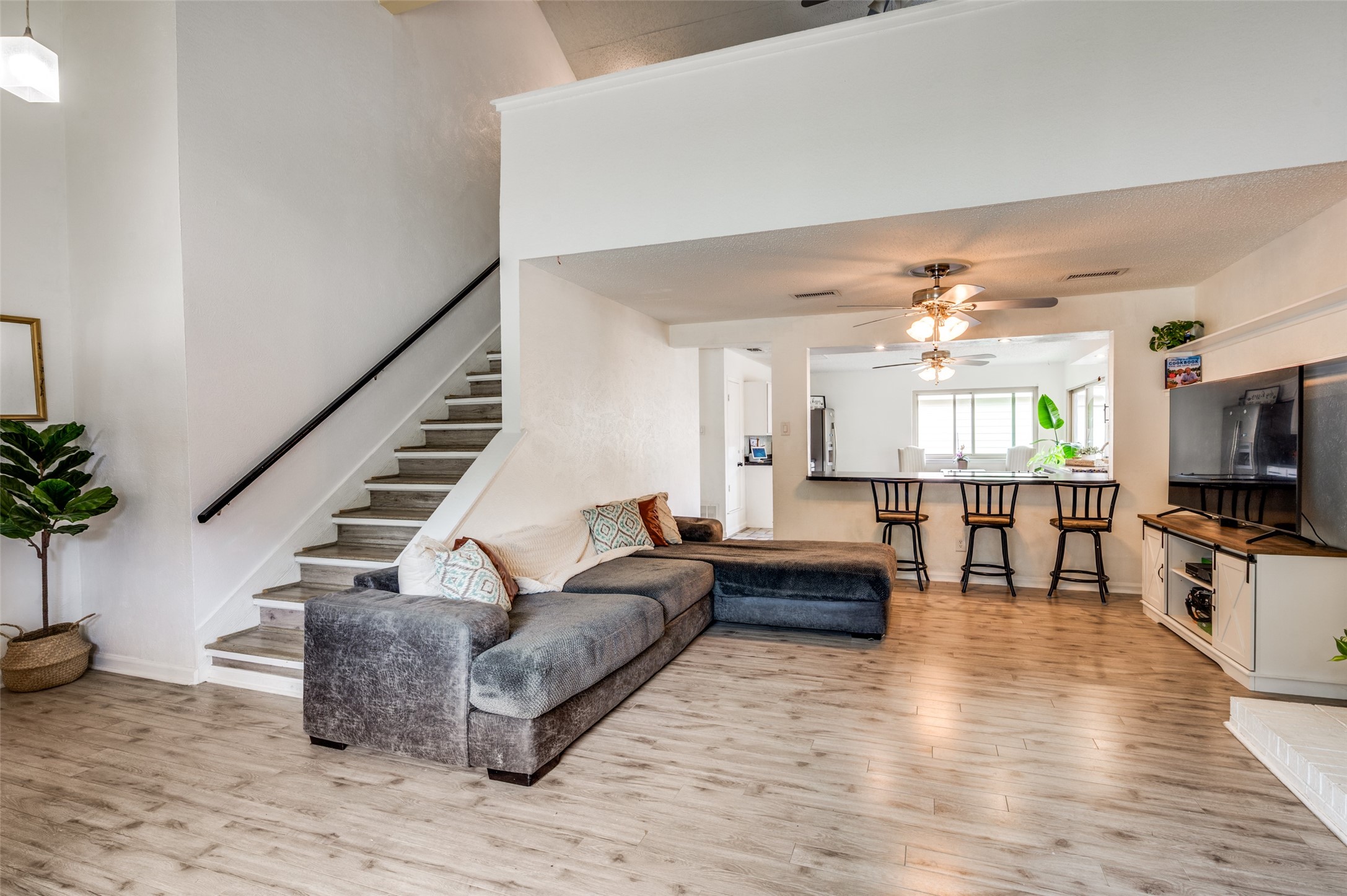 313 W Ash Lane