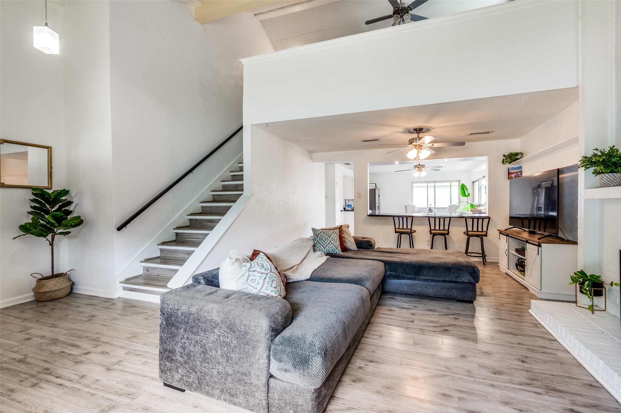 313 W Ash Lane
