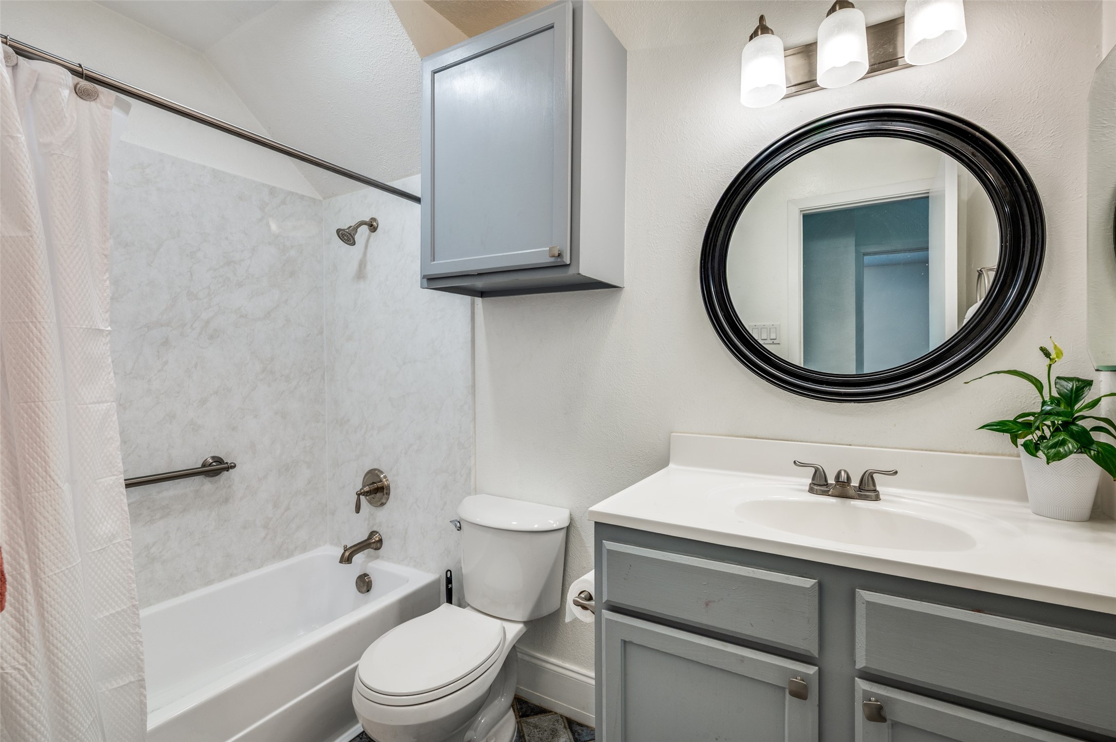 313 W Ash Lane