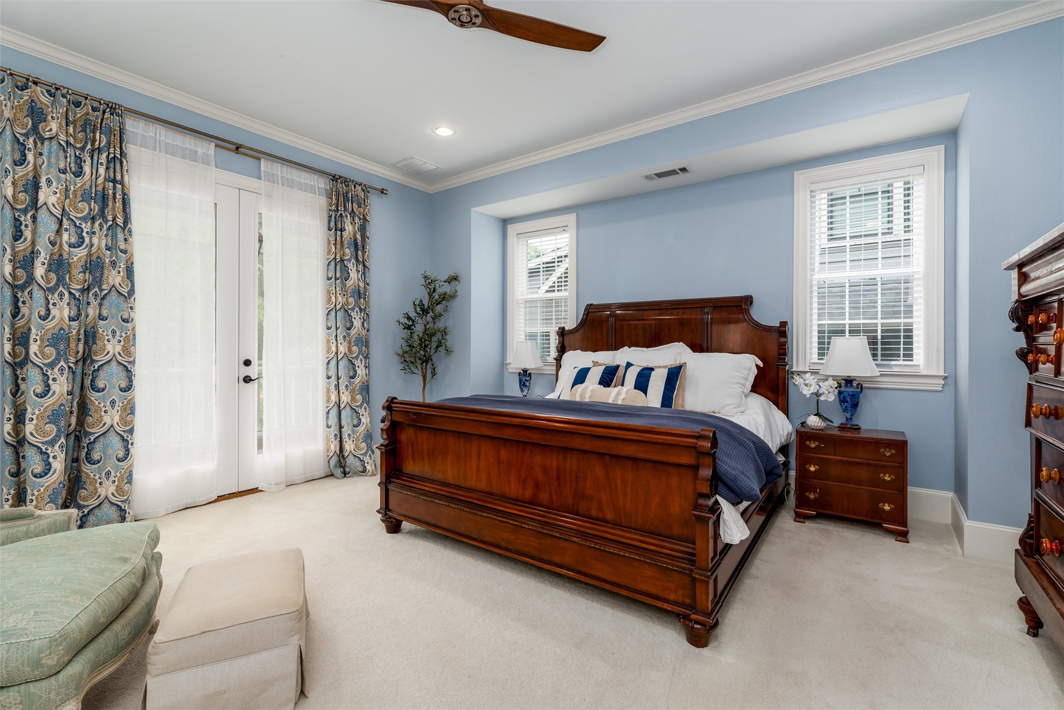 812 Baker Street