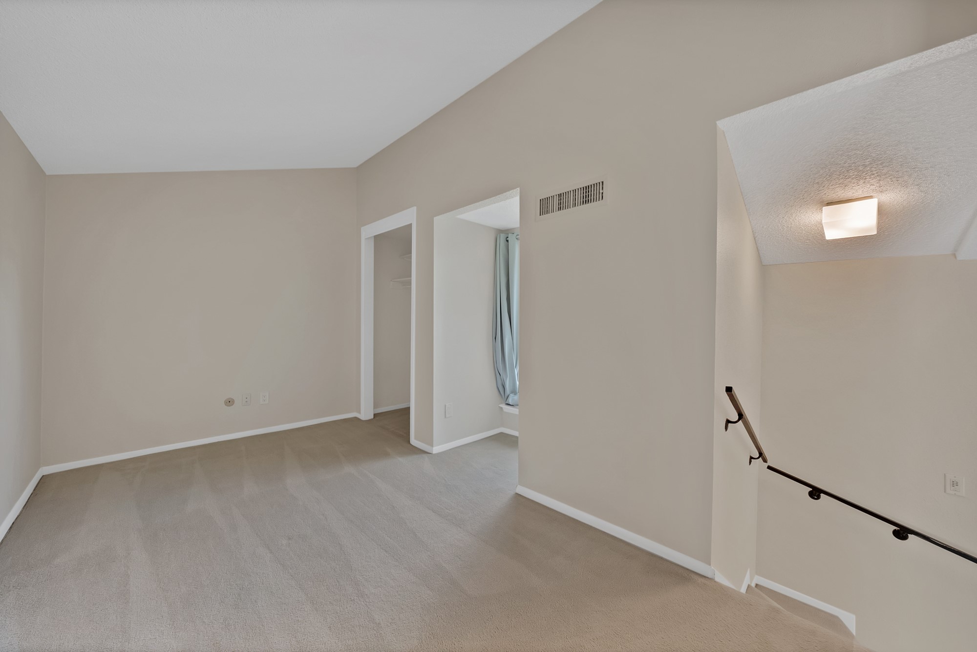 2902 Woodcroft Circle