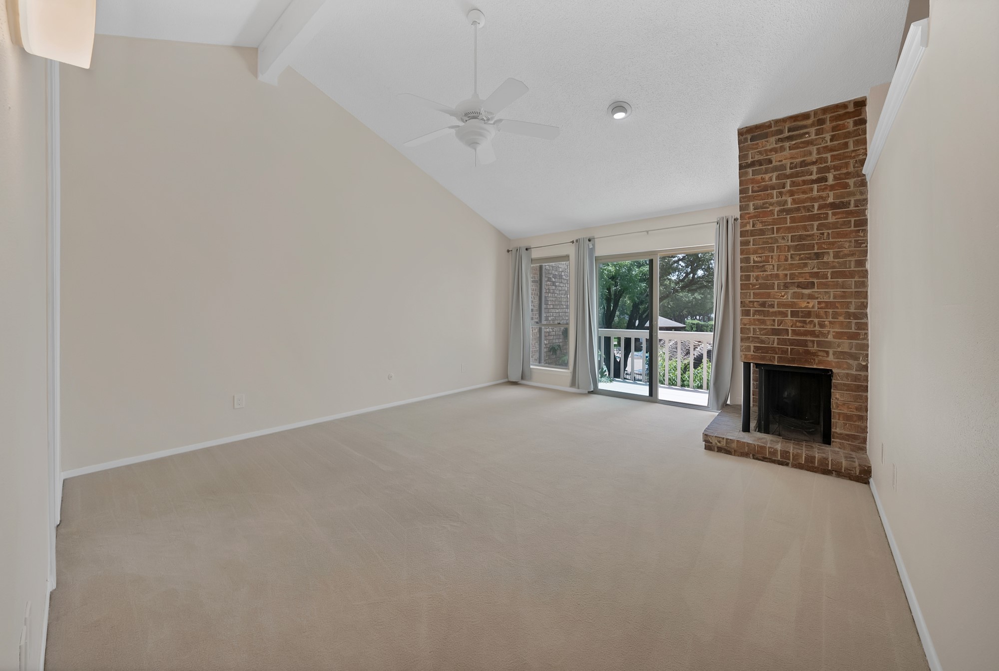 2902 Woodcroft Circle