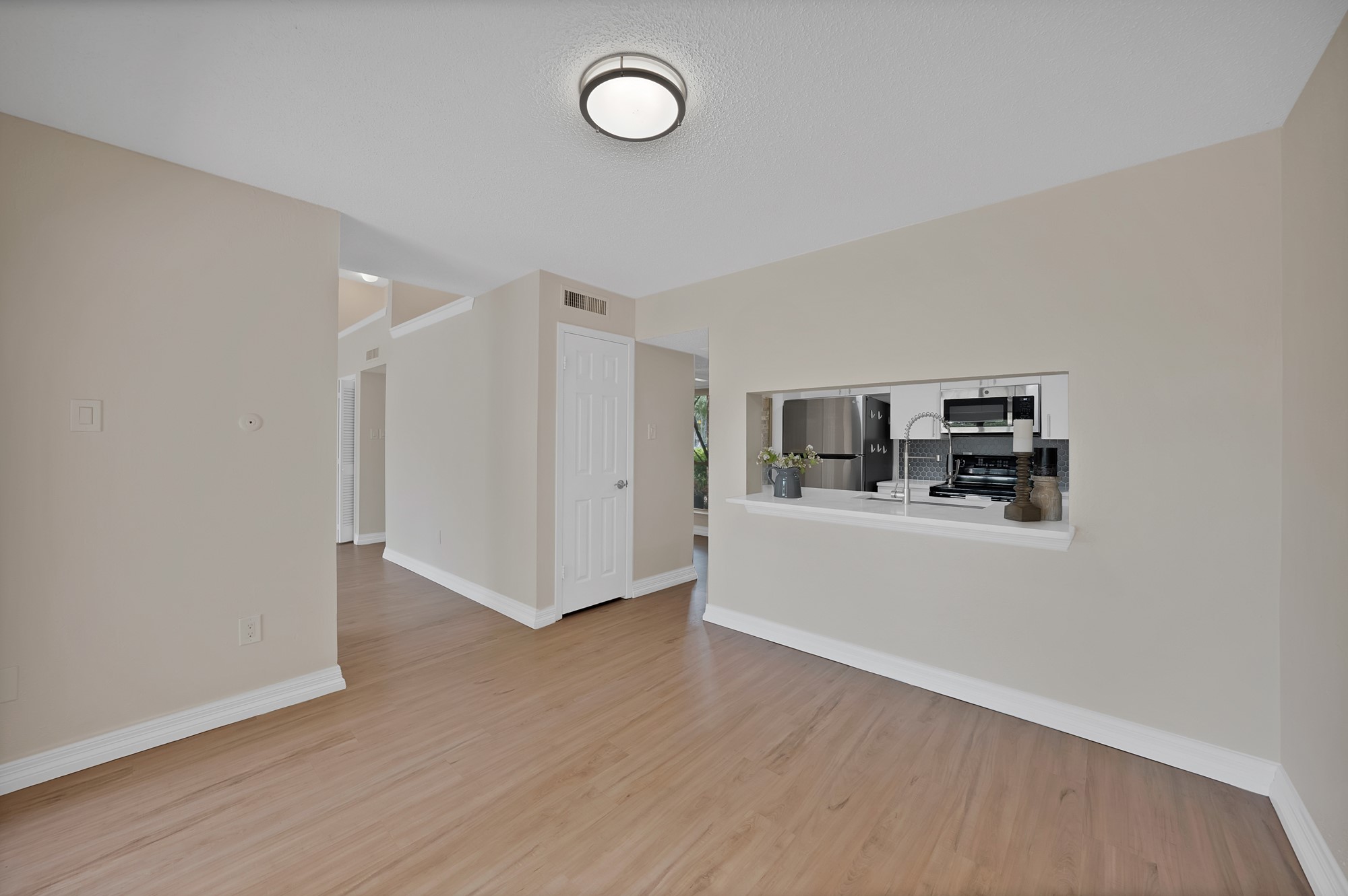 2902 Woodcroft Circle