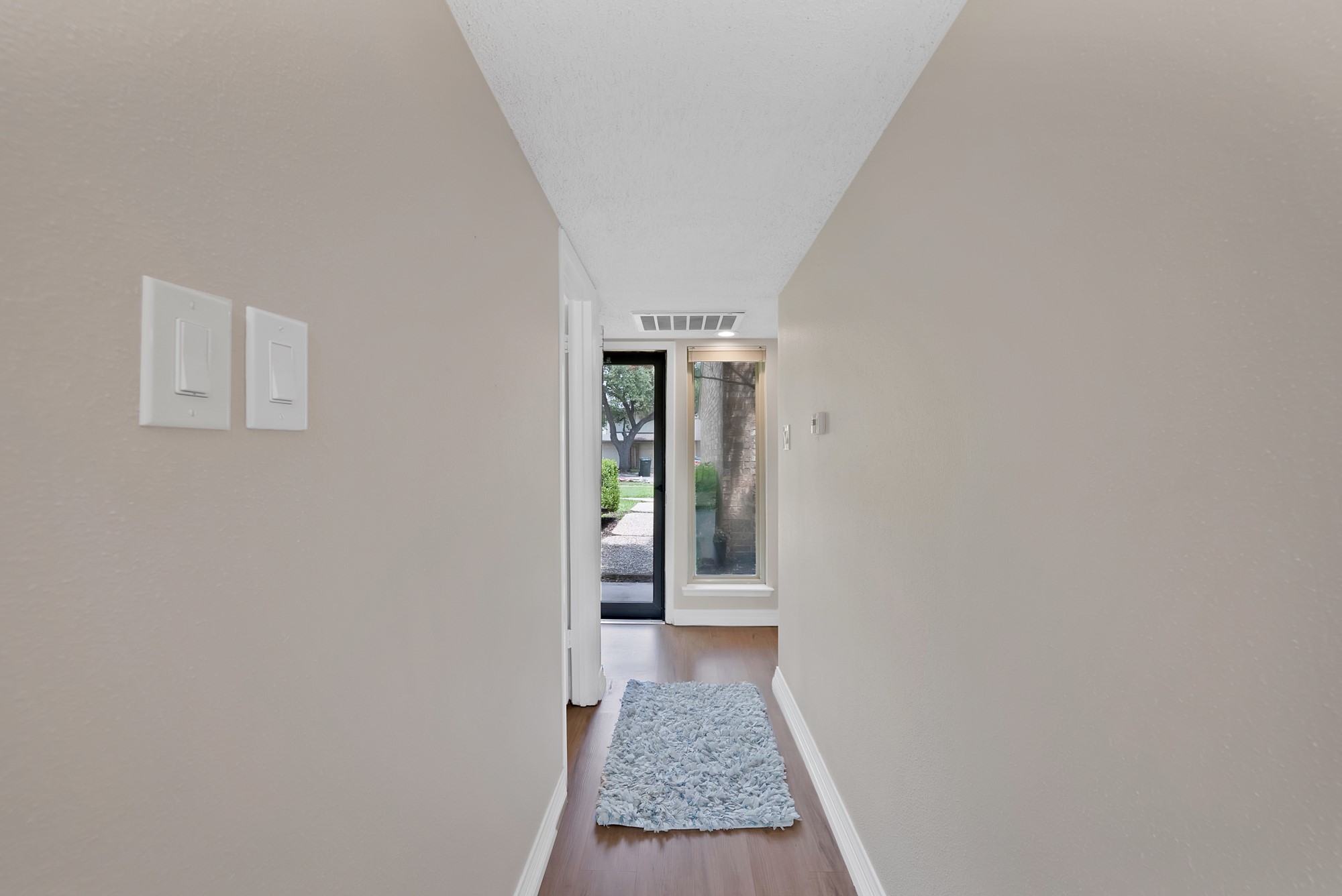 2902 Woodcroft Circle