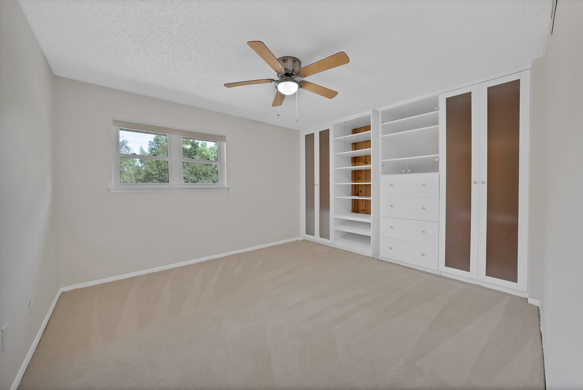 2902 Woodcroft Circle