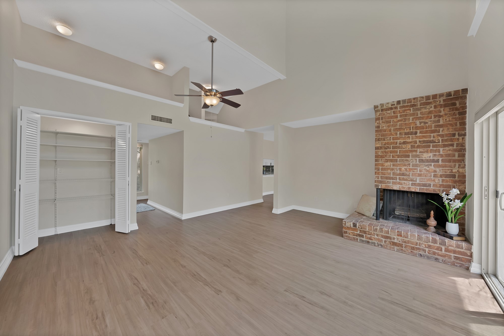 2902 Woodcroft Circle