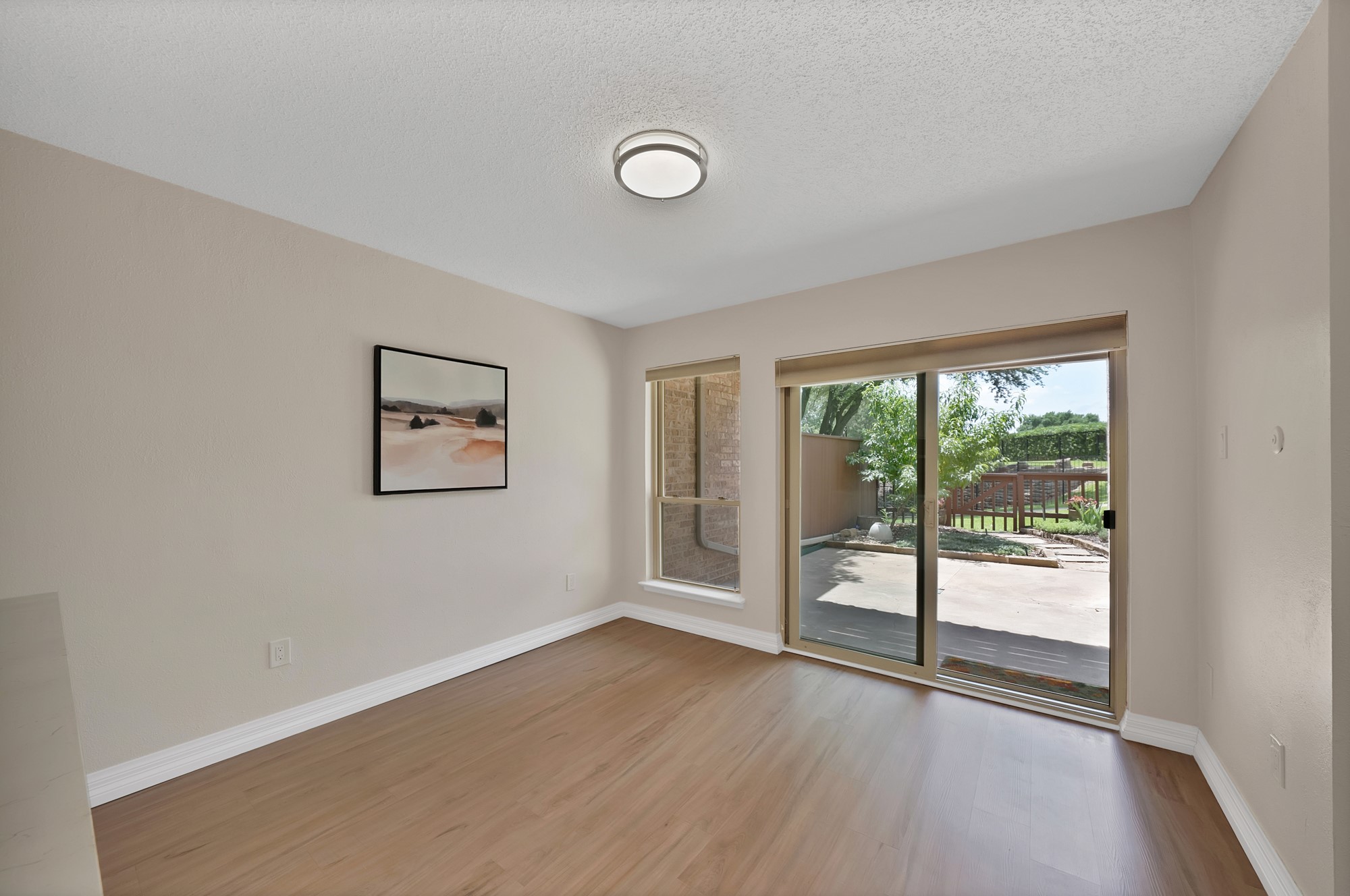 2902 Woodcroft Circle