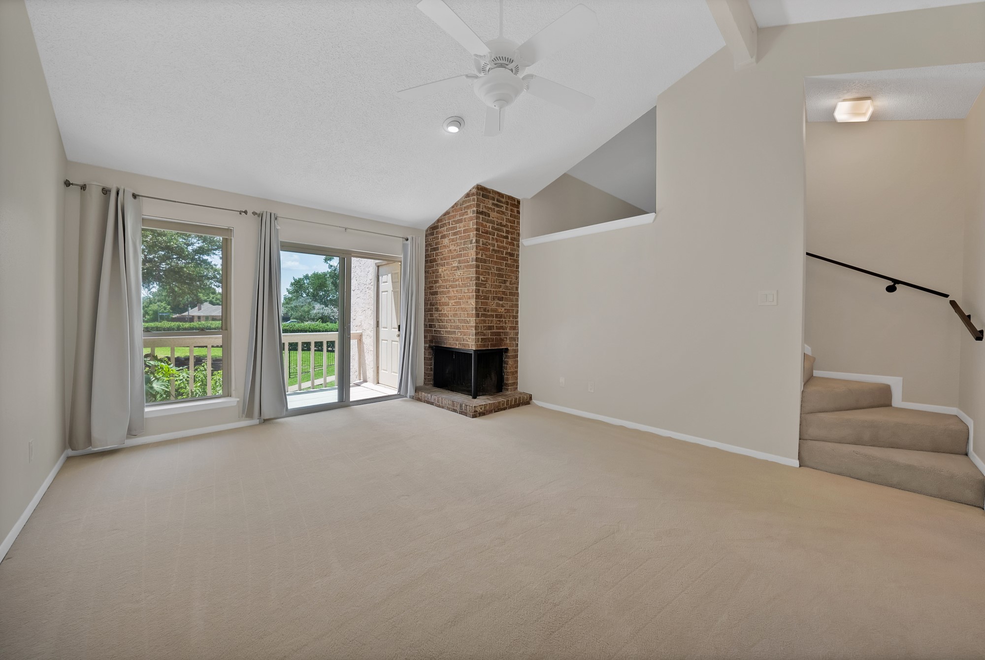 2902 Woodcroft Circle