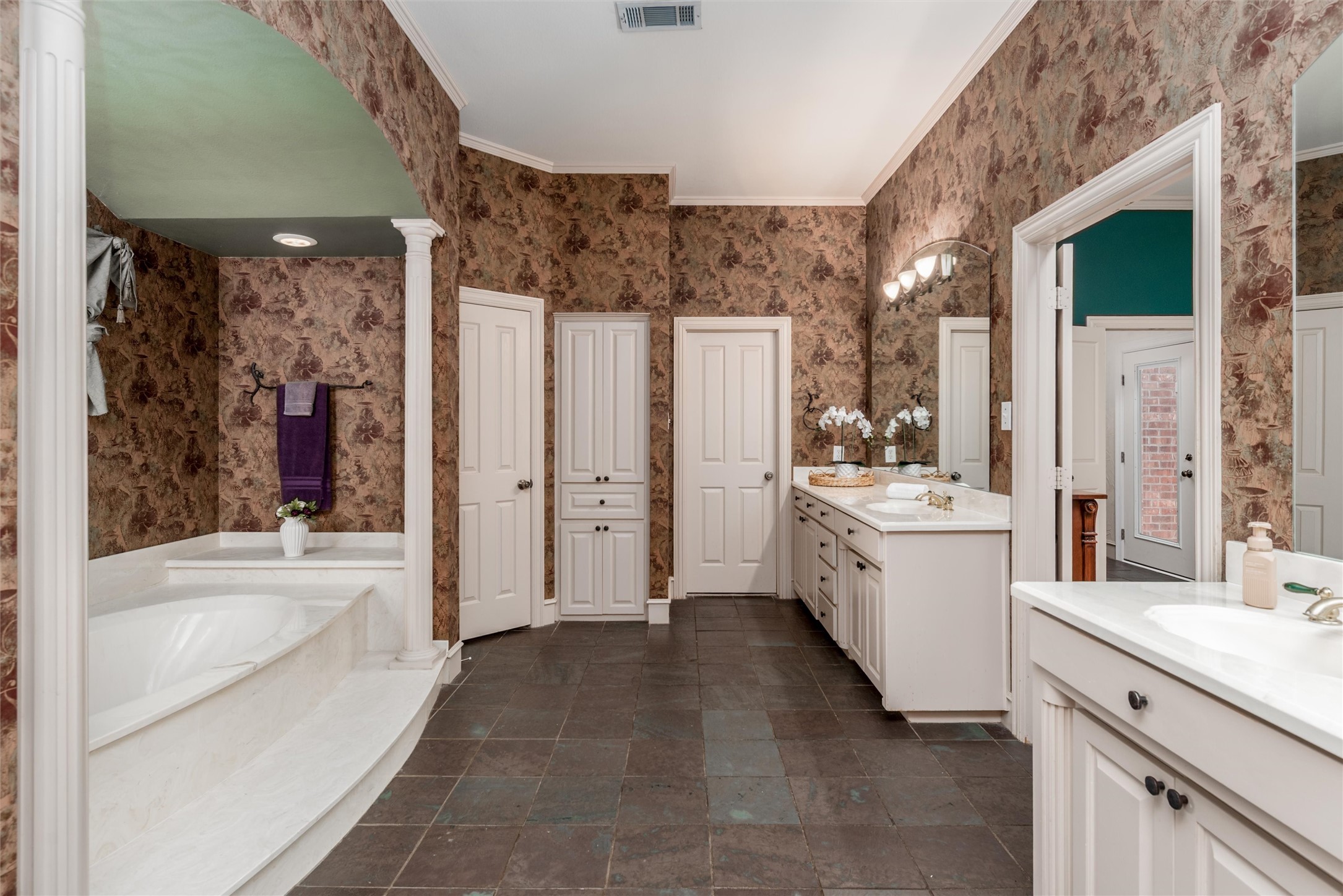 3873 Heritage Trail