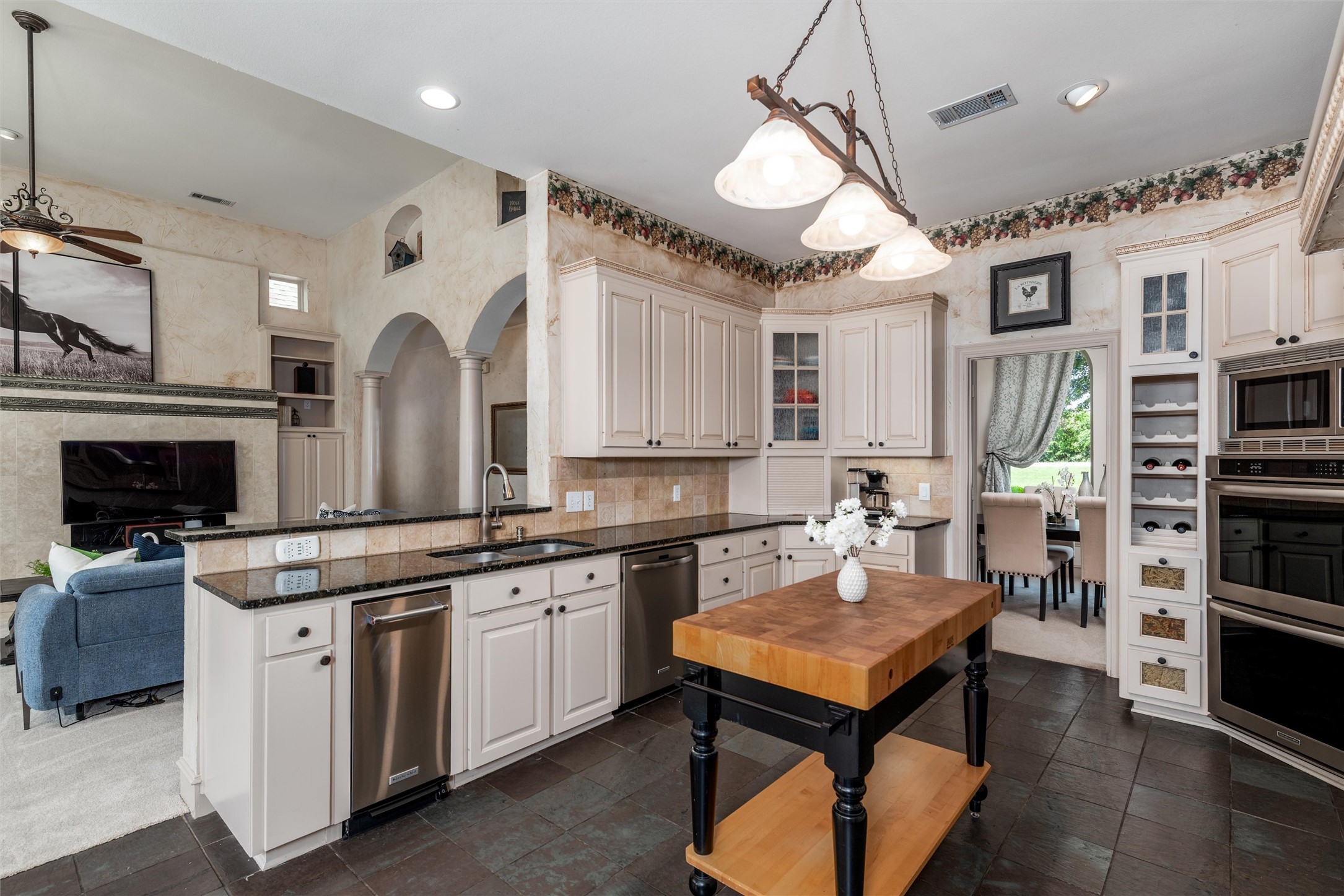 3873 Heritage Trail