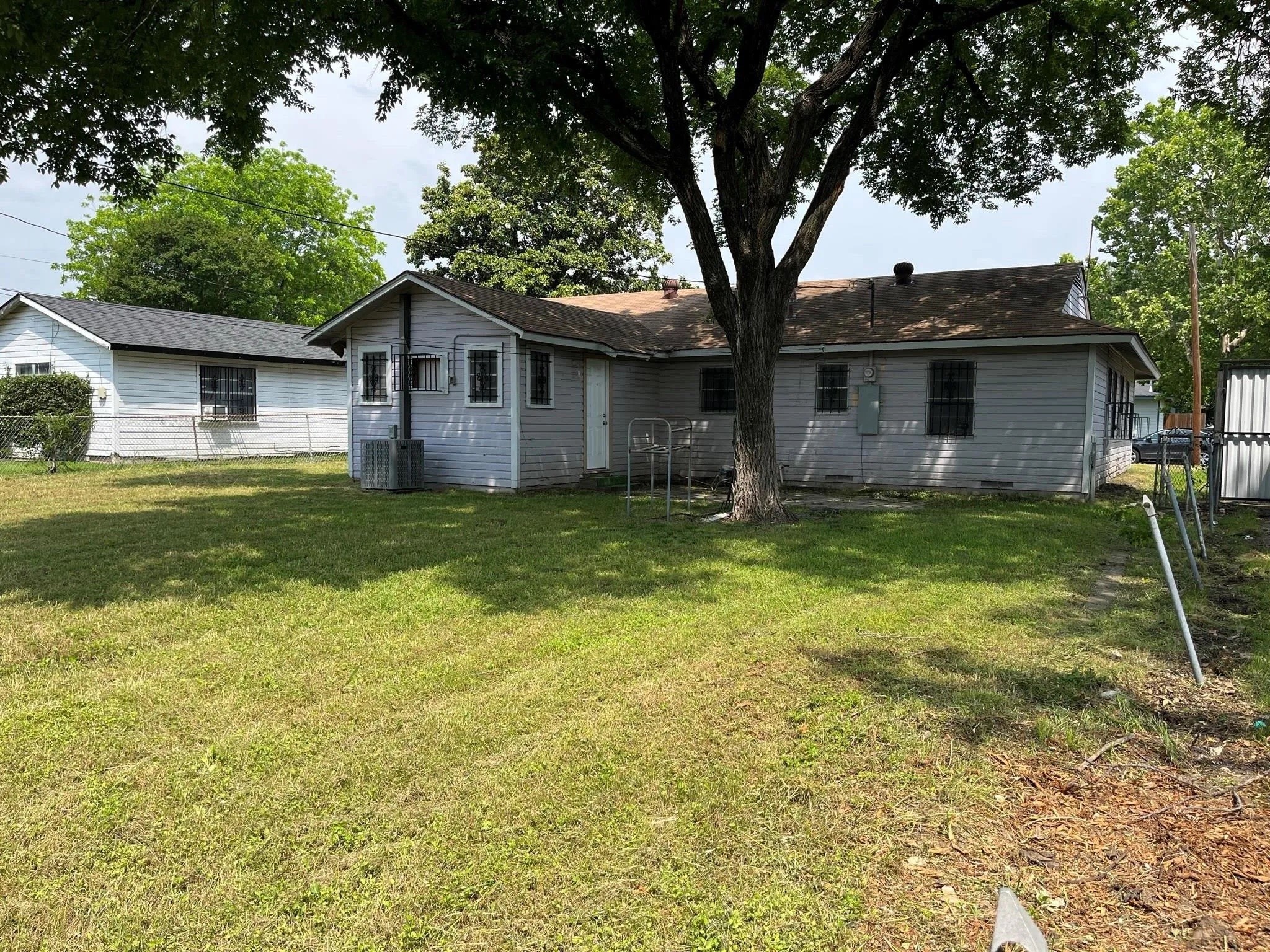 2836 Modree Ave
