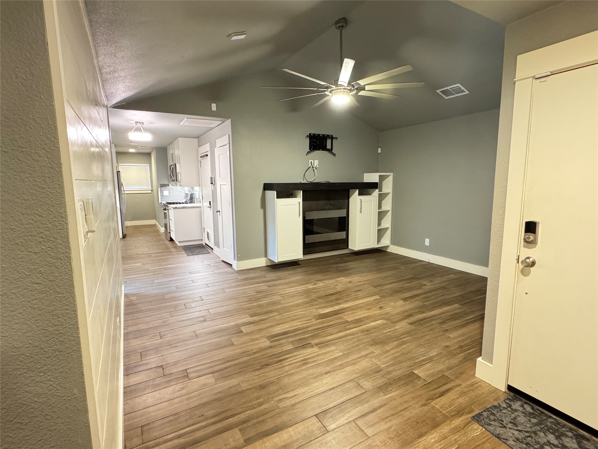 4947 Regal Bluff