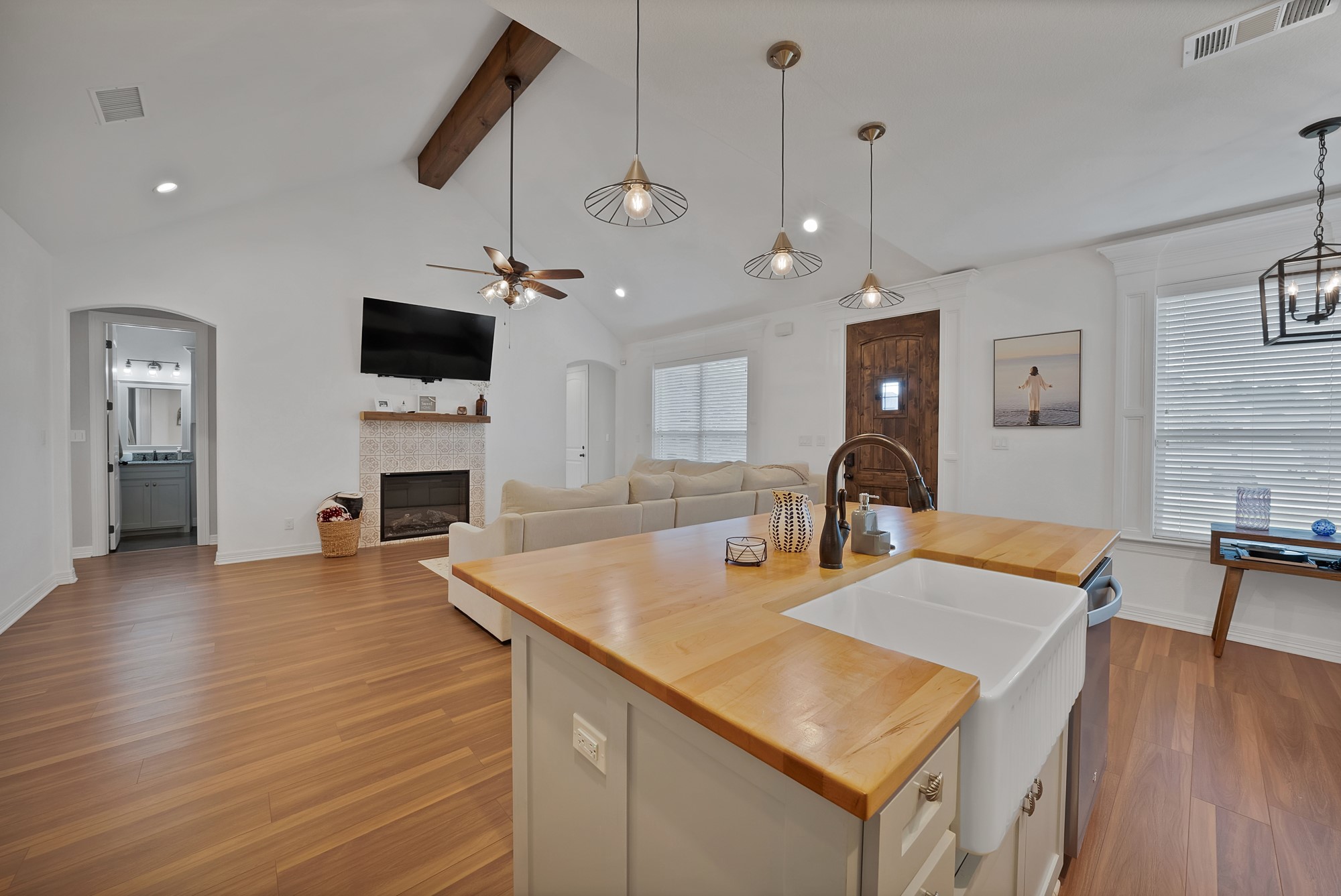 940 E 5th Street