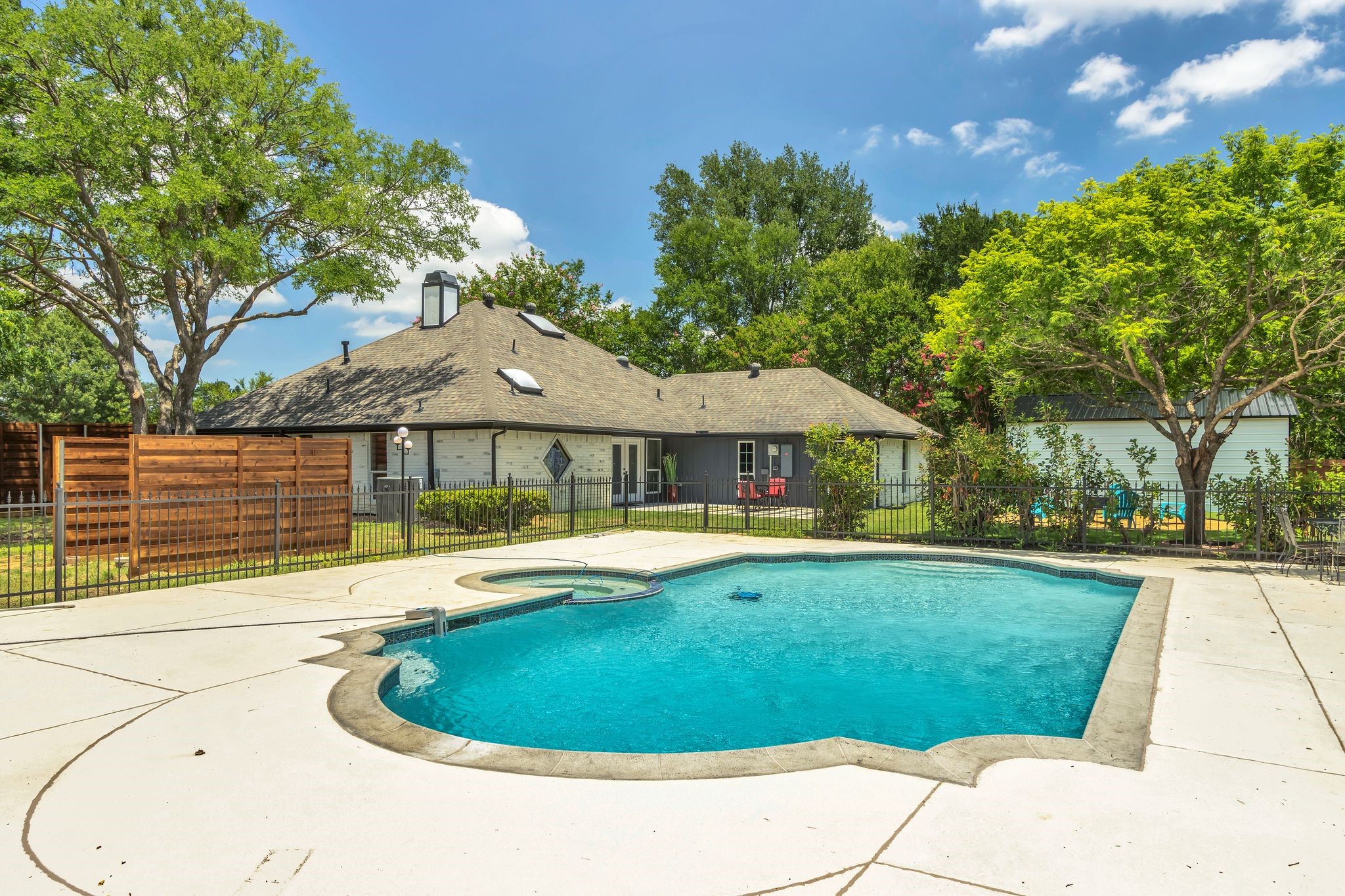 2219 Morriss Court
