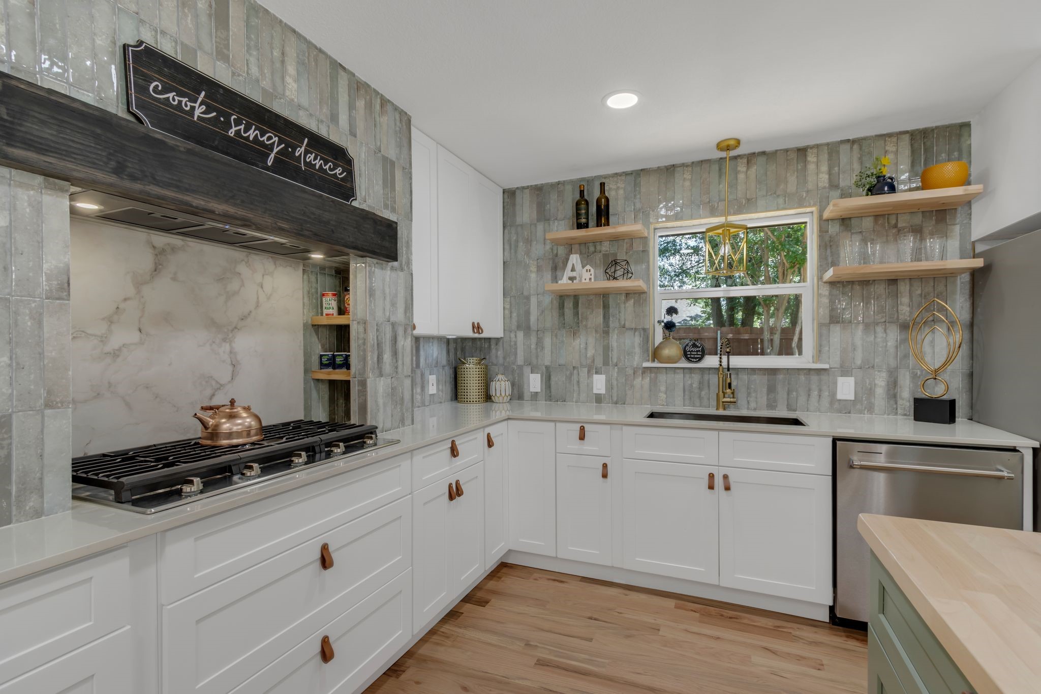2219 Morriss Court