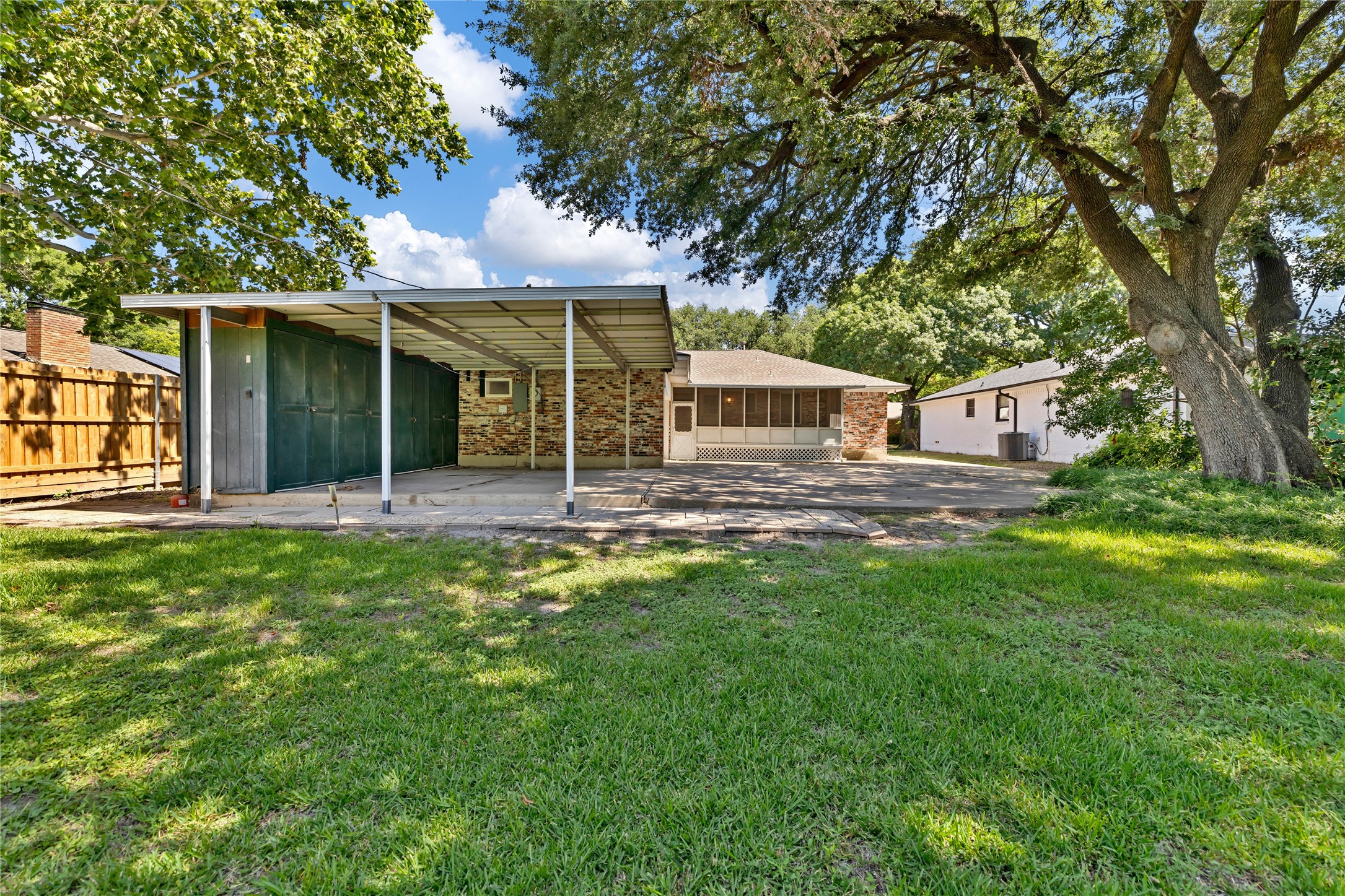 114 W Woodbury Drive