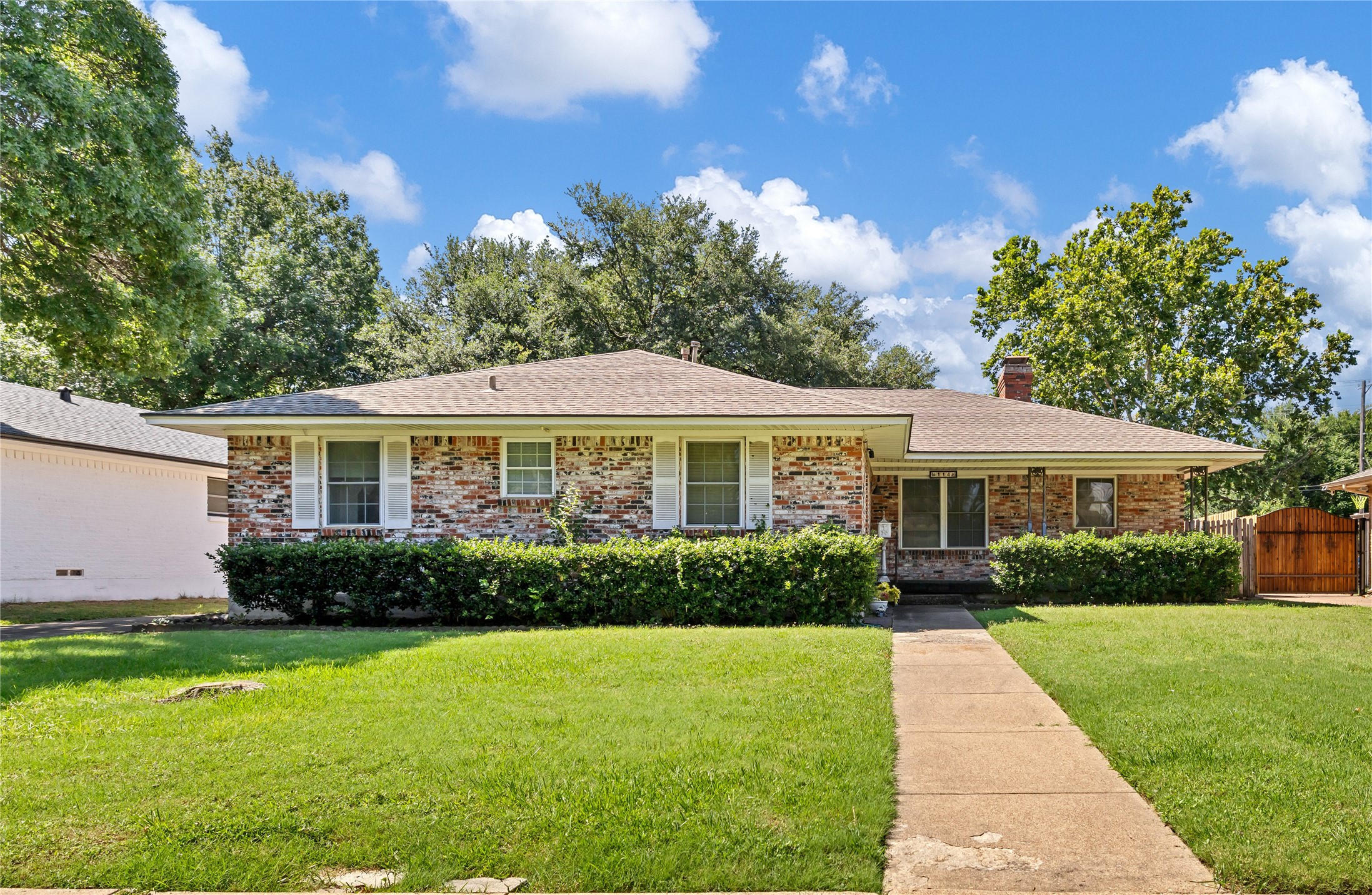 114 W Woodbury Drive