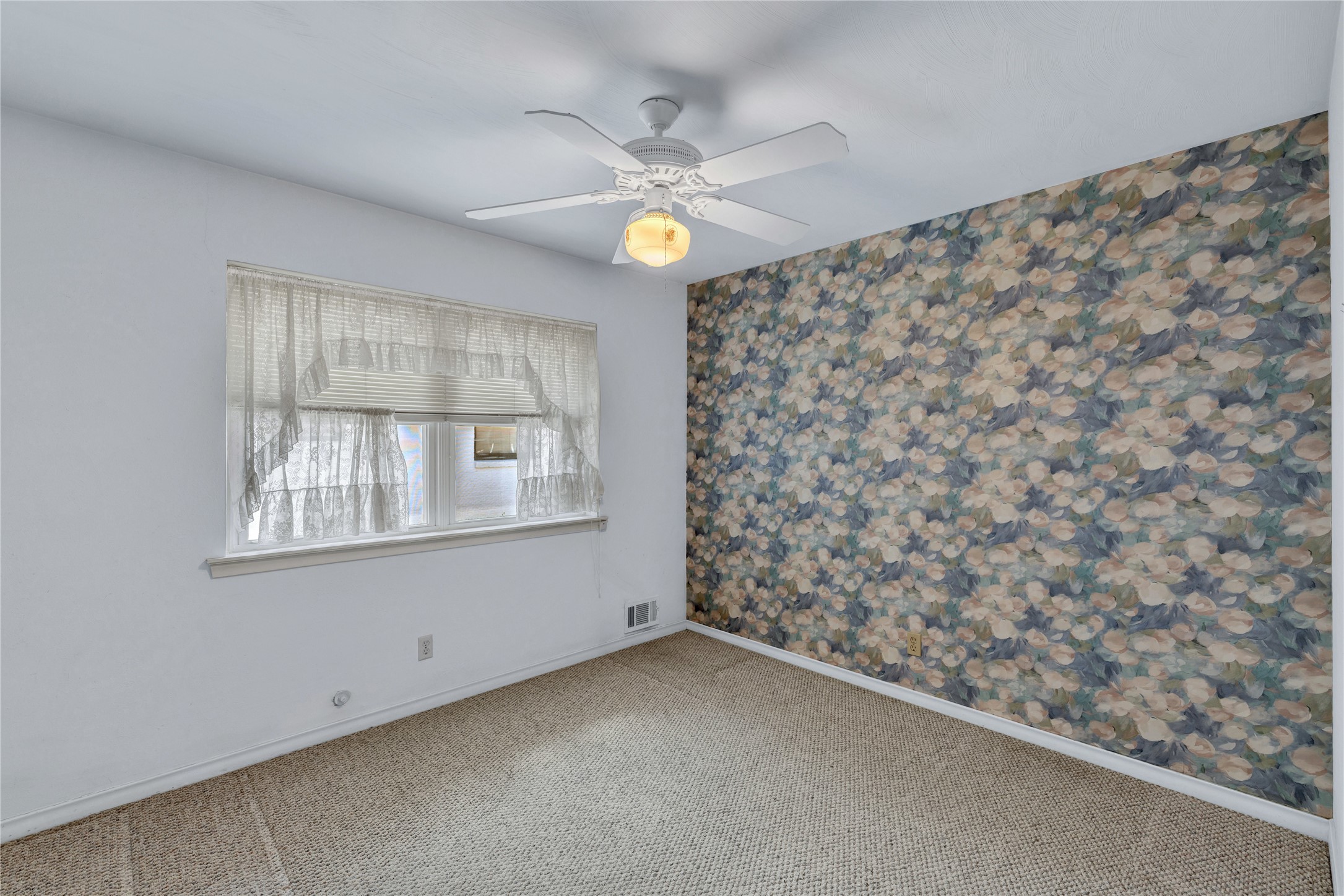 114 W Woodbury Drive