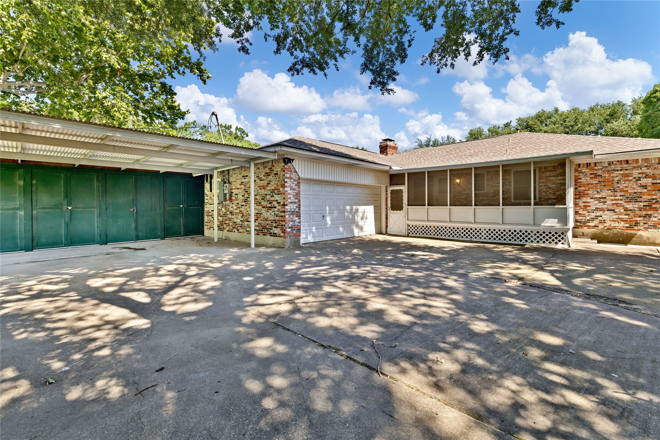 114 W Woodbury Drive