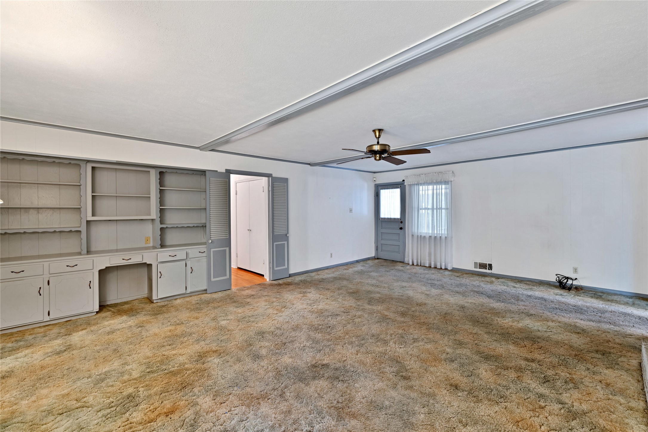 114 W Woodbury Drive