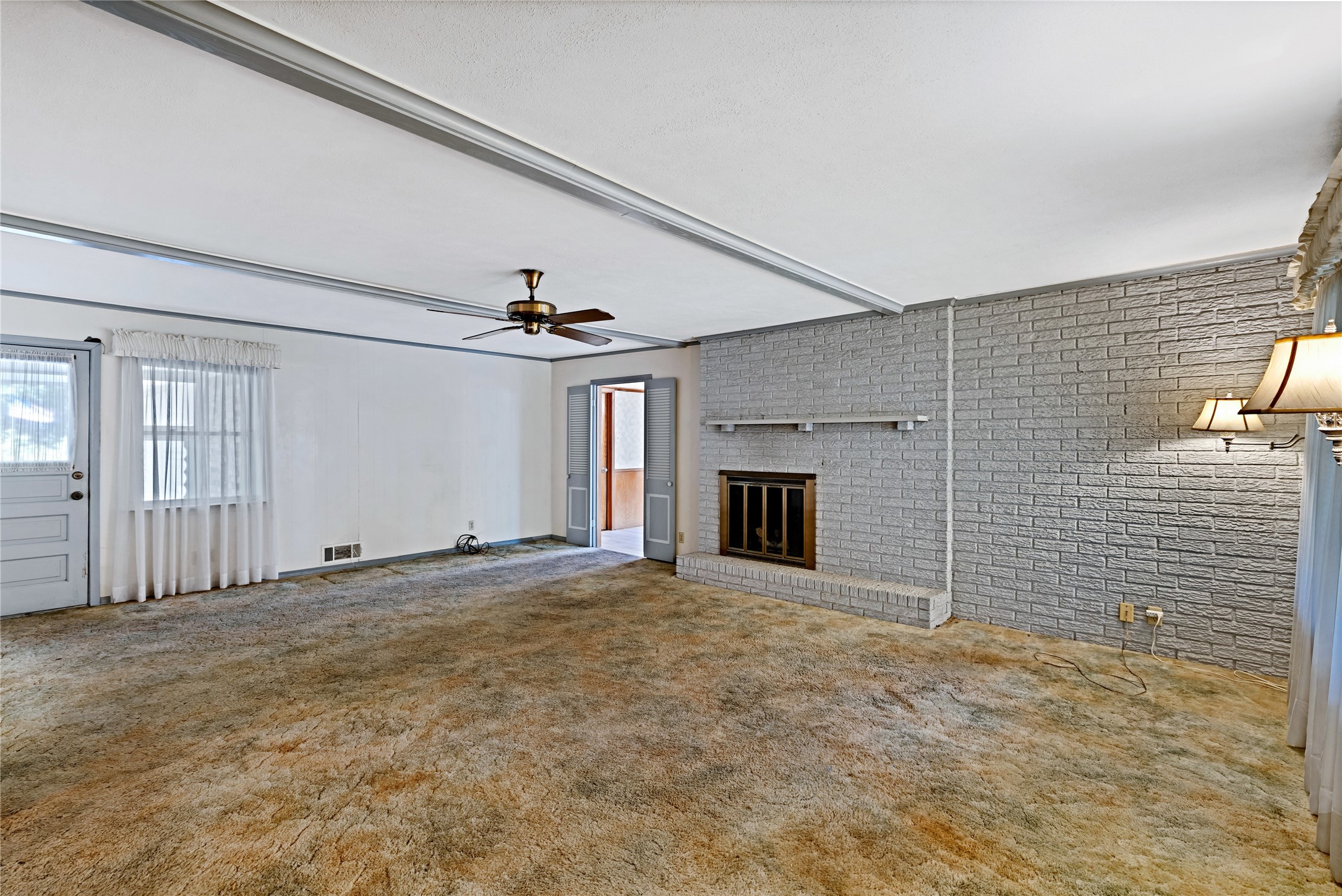 114 W Woodbury Drive