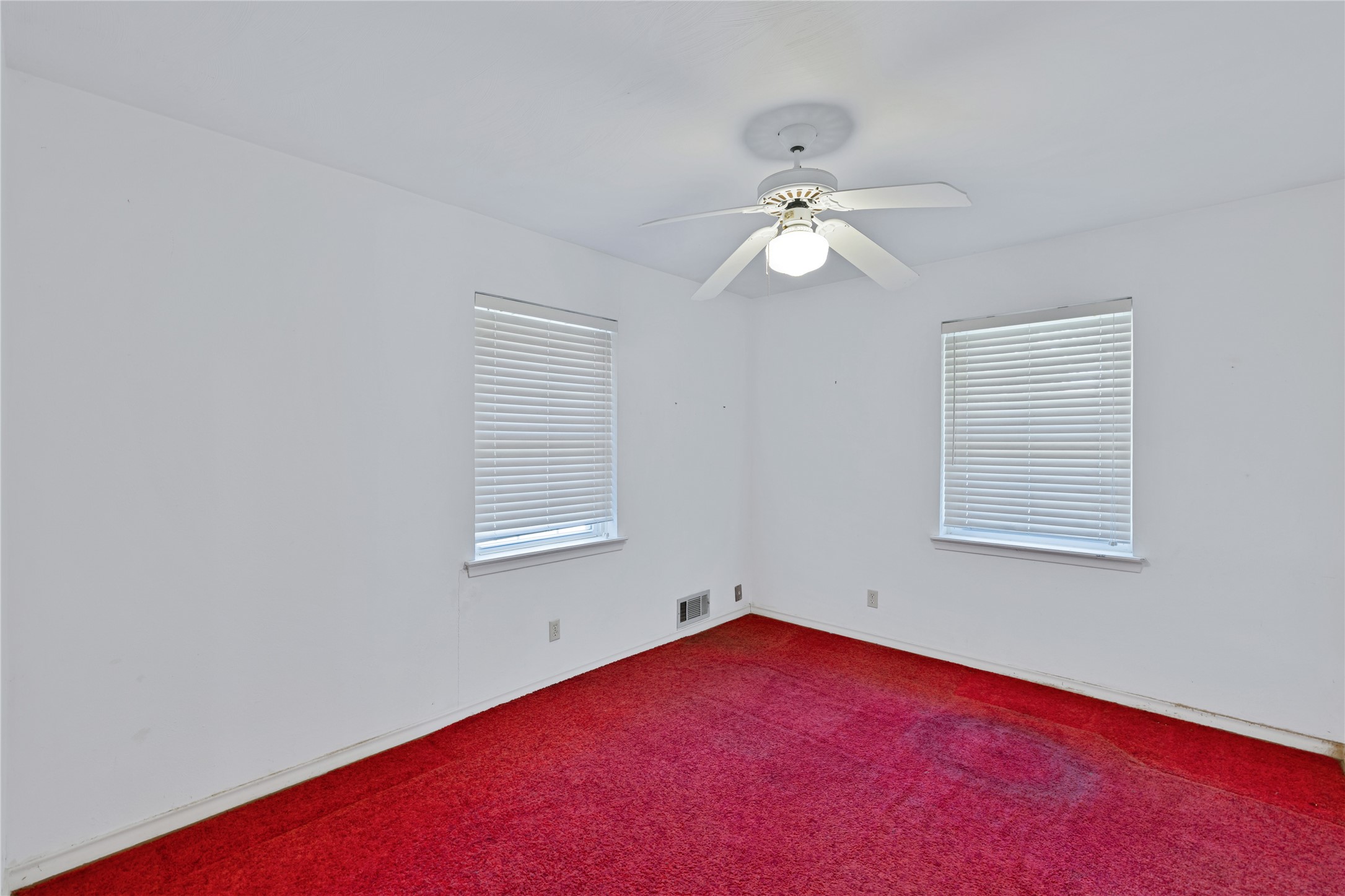 114 W Woodbury Drive