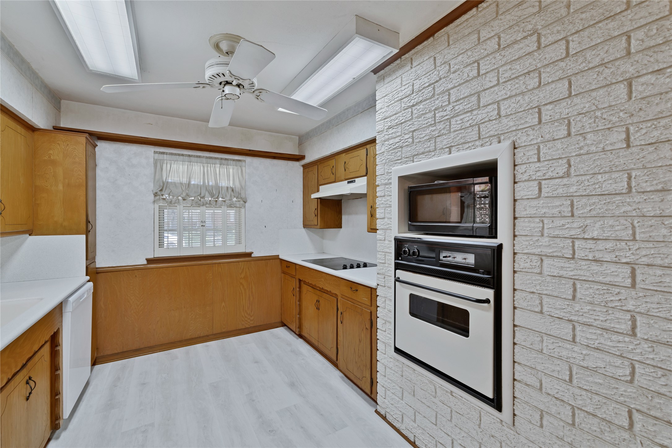 114 W Woodbury Drive