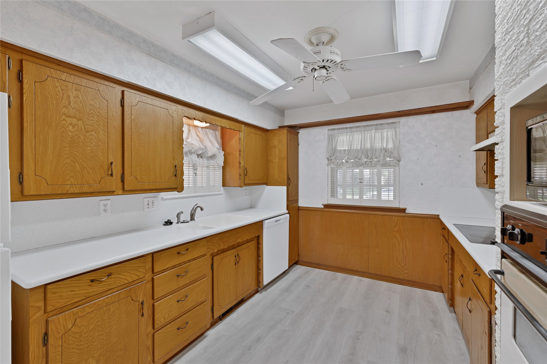 114 W Woodbury Drive