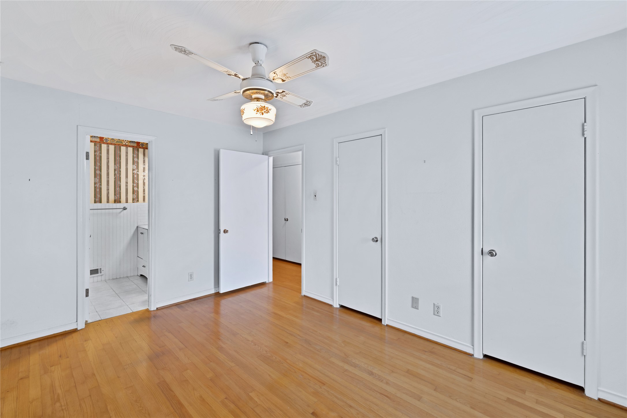 114 W Woodbury Drive