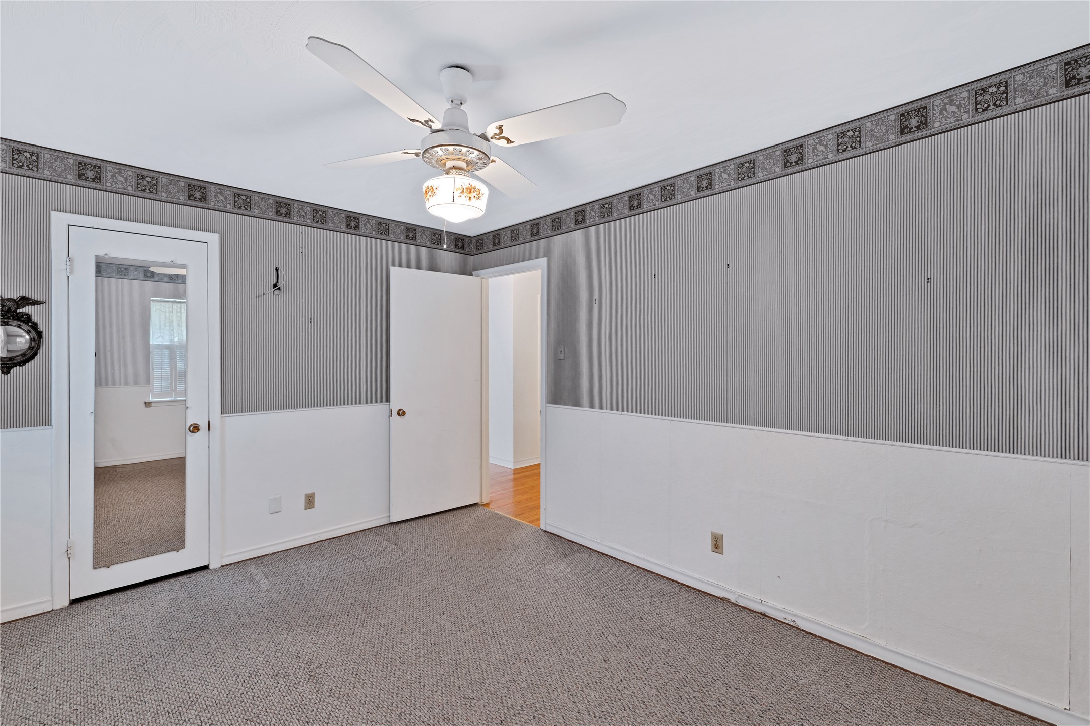 114 W Woodbury Drive