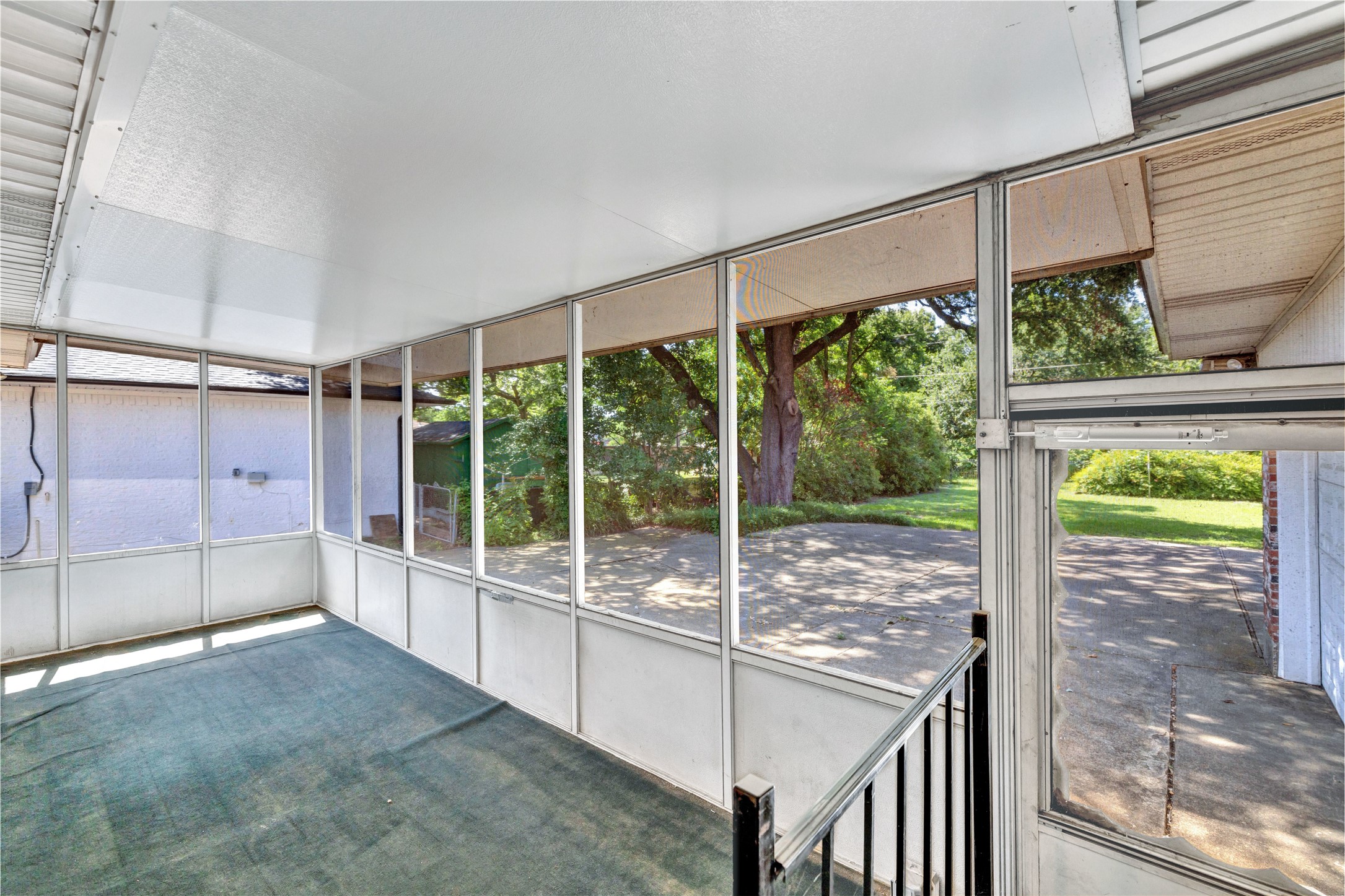 114 W Woodbury Drive